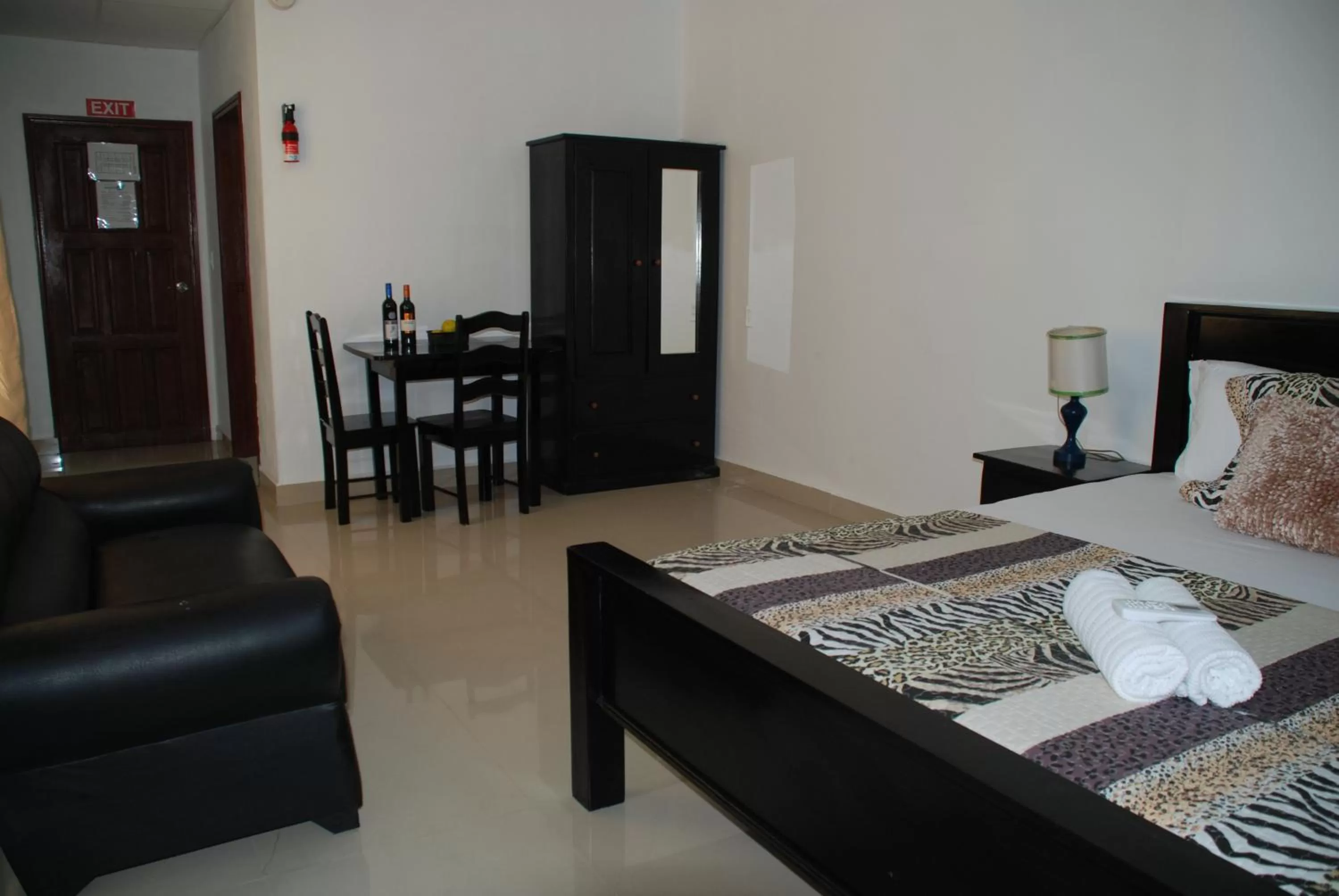 Hotel Coastalbay 2 & Golf Cart Rental