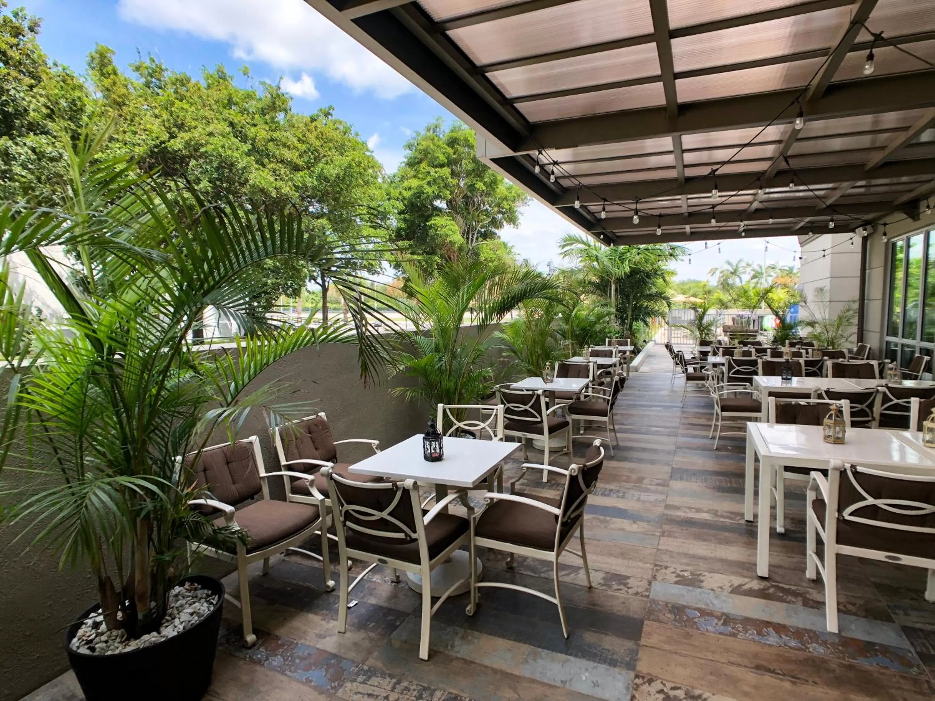 Restaurant/places to eat in Wingate by Wyndham Miami Airport