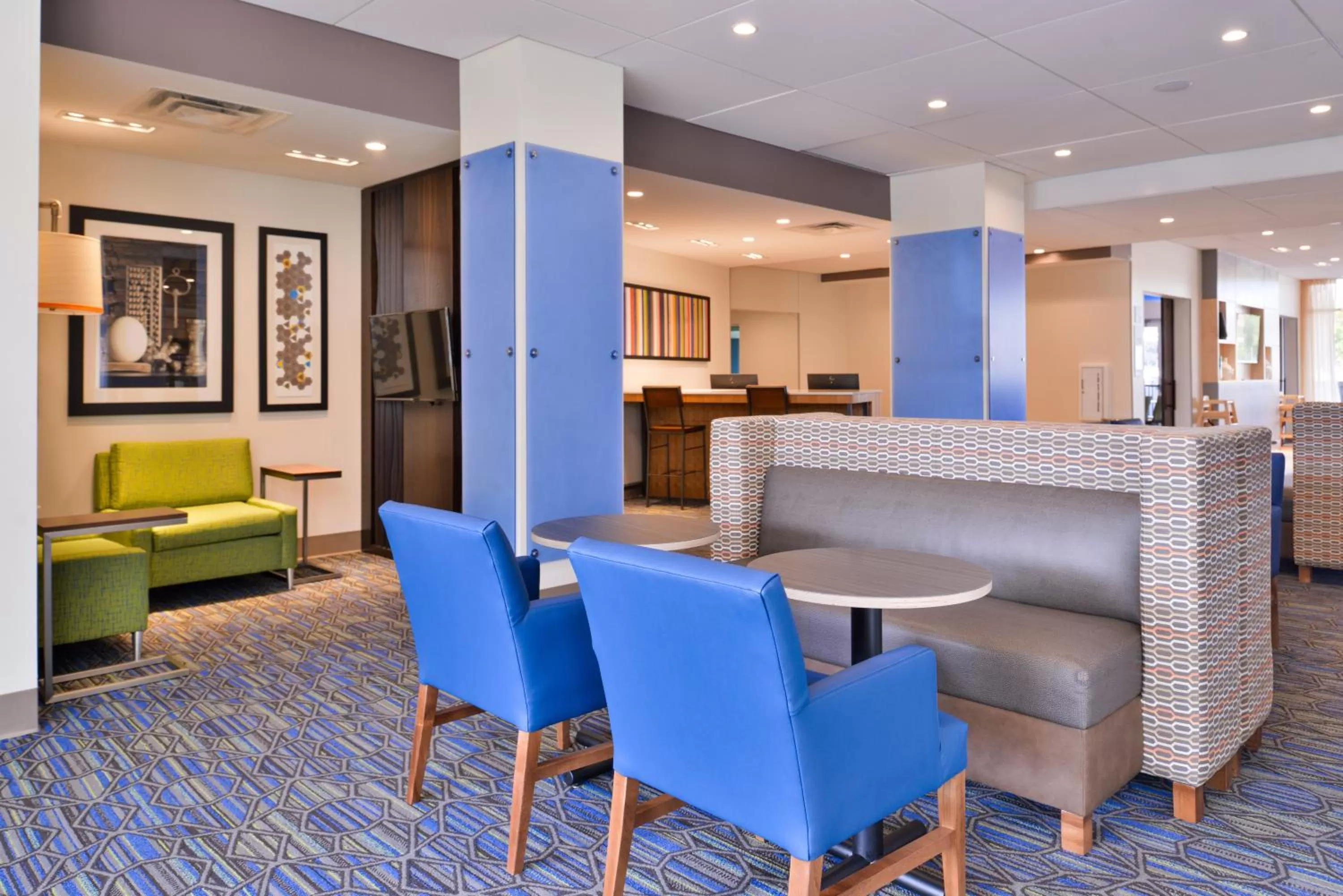 Property building in Holiday Inn Express & Suites - Mall of America - MSP Airport by IHG