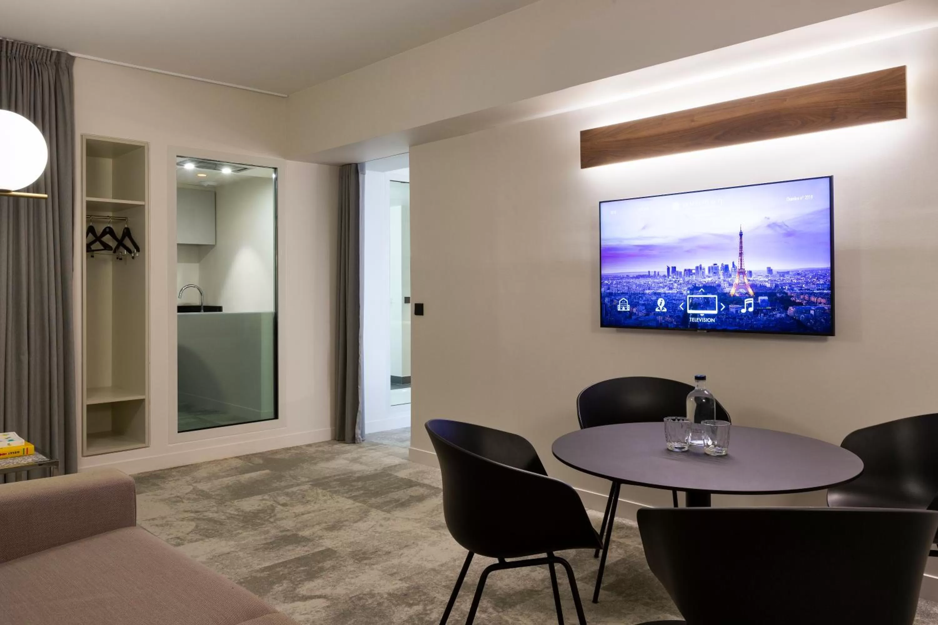 TV and multimedia in Pullman Paris Montparnasse