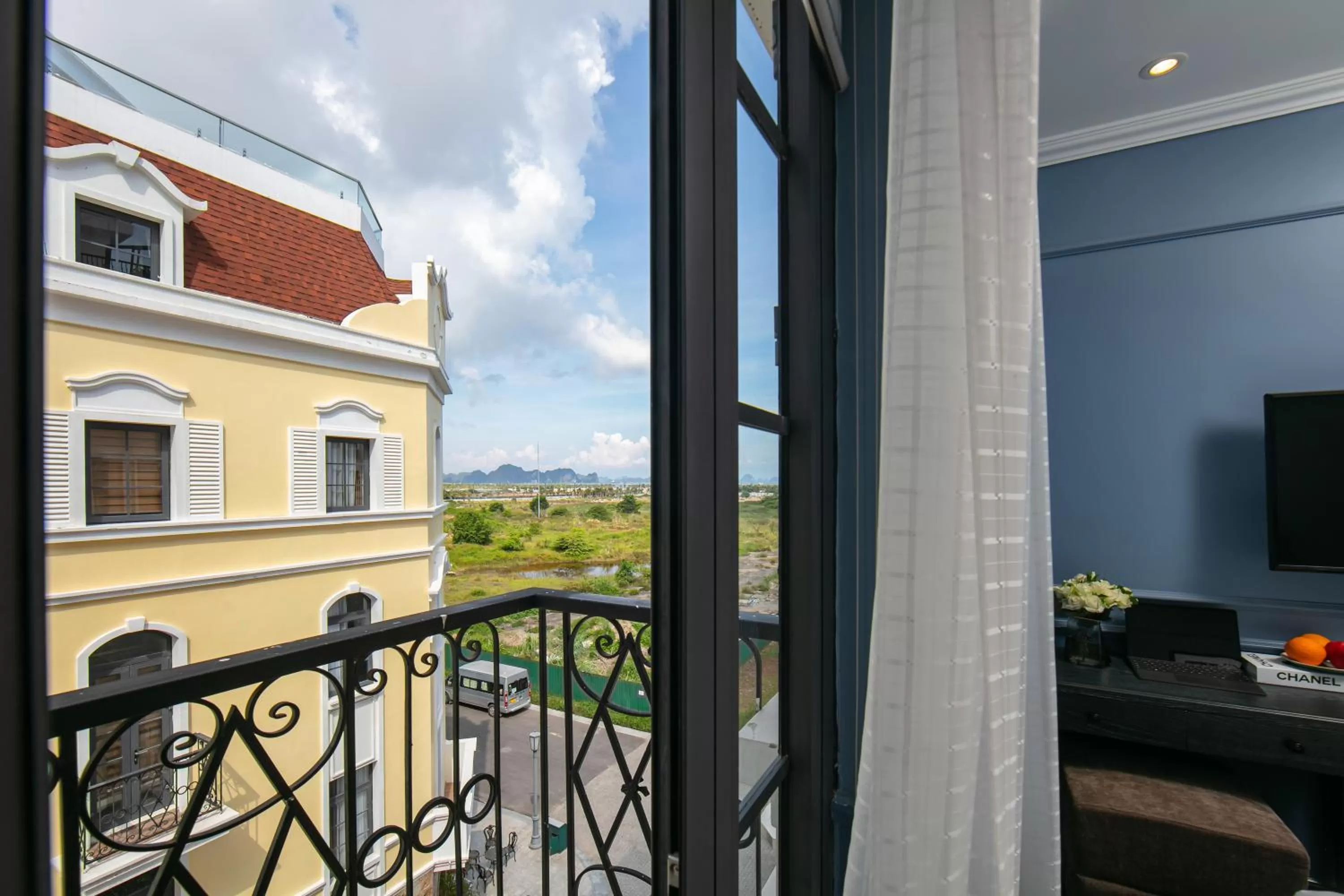 Balcony/Terrace in The Exquisite HaLong Hotel