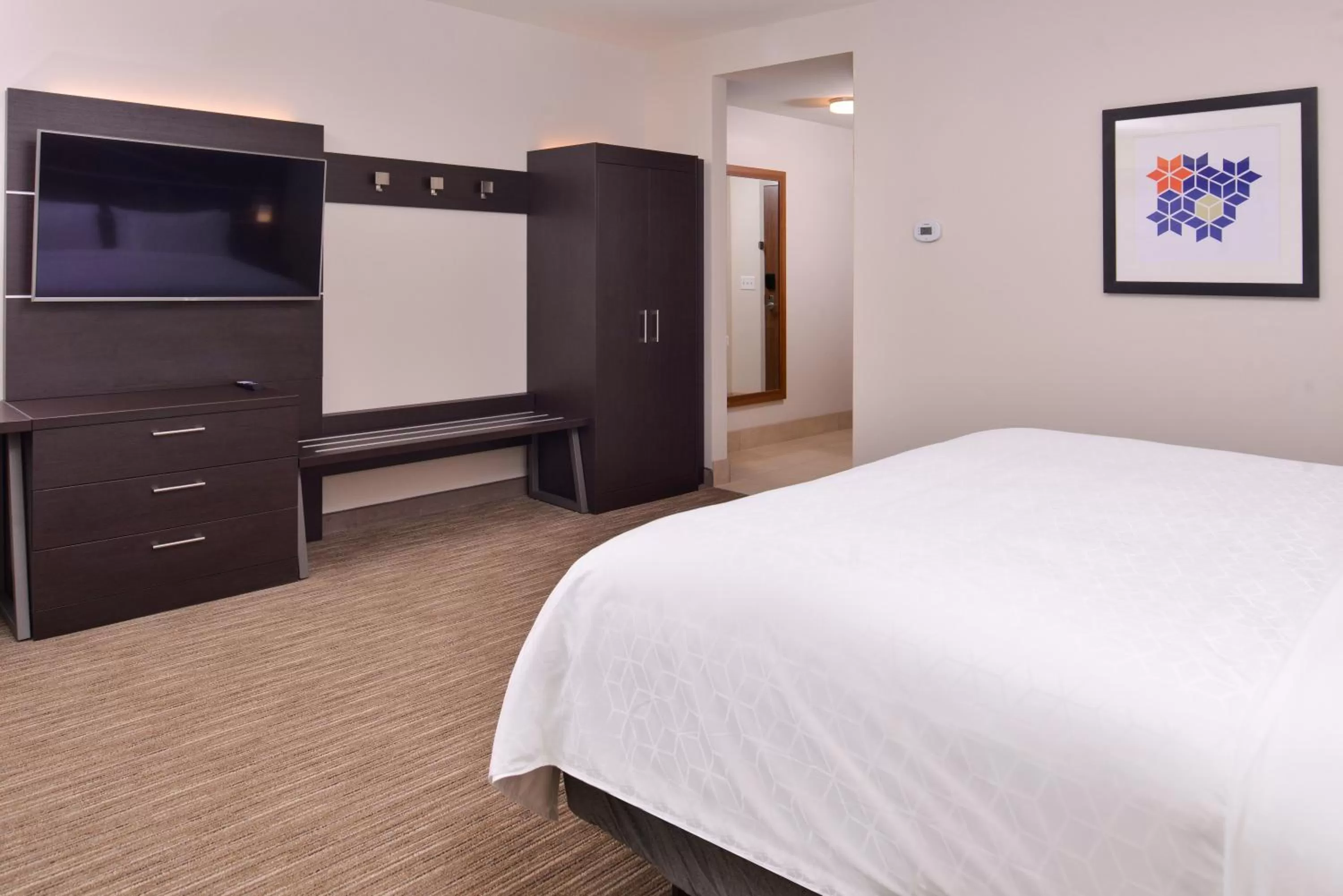 Photo of the whole room, Bed in Holiday Inn Express & Suites - Mall of America - MSP Airport by IHG