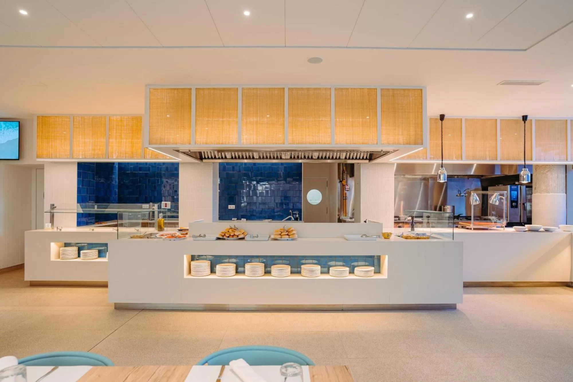 Restaurant/places to eat in Blaumar Hotel