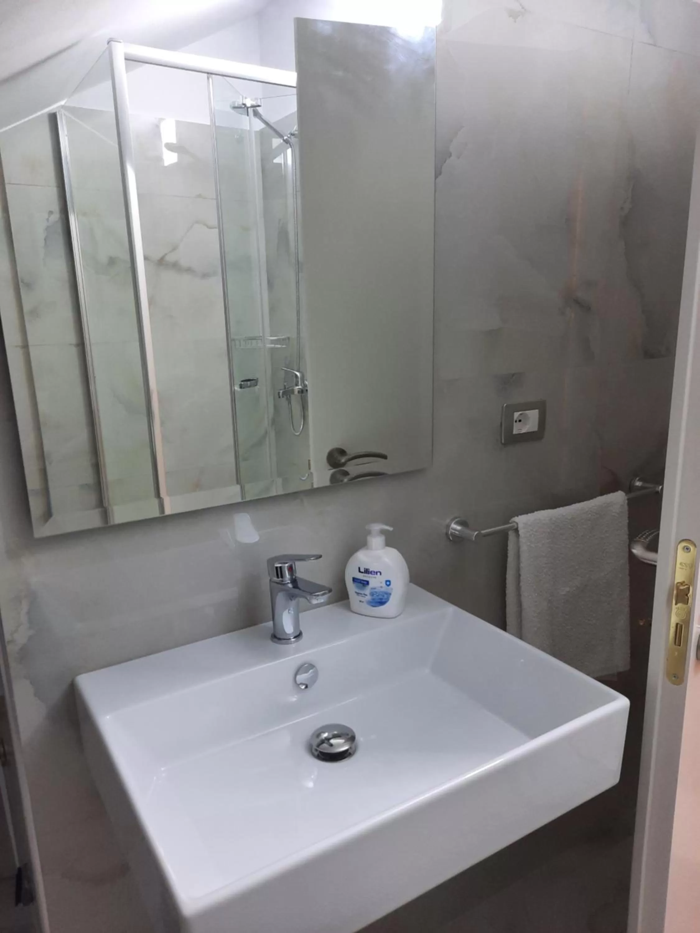 Bathroom in Guesthouse "PELIVANI"