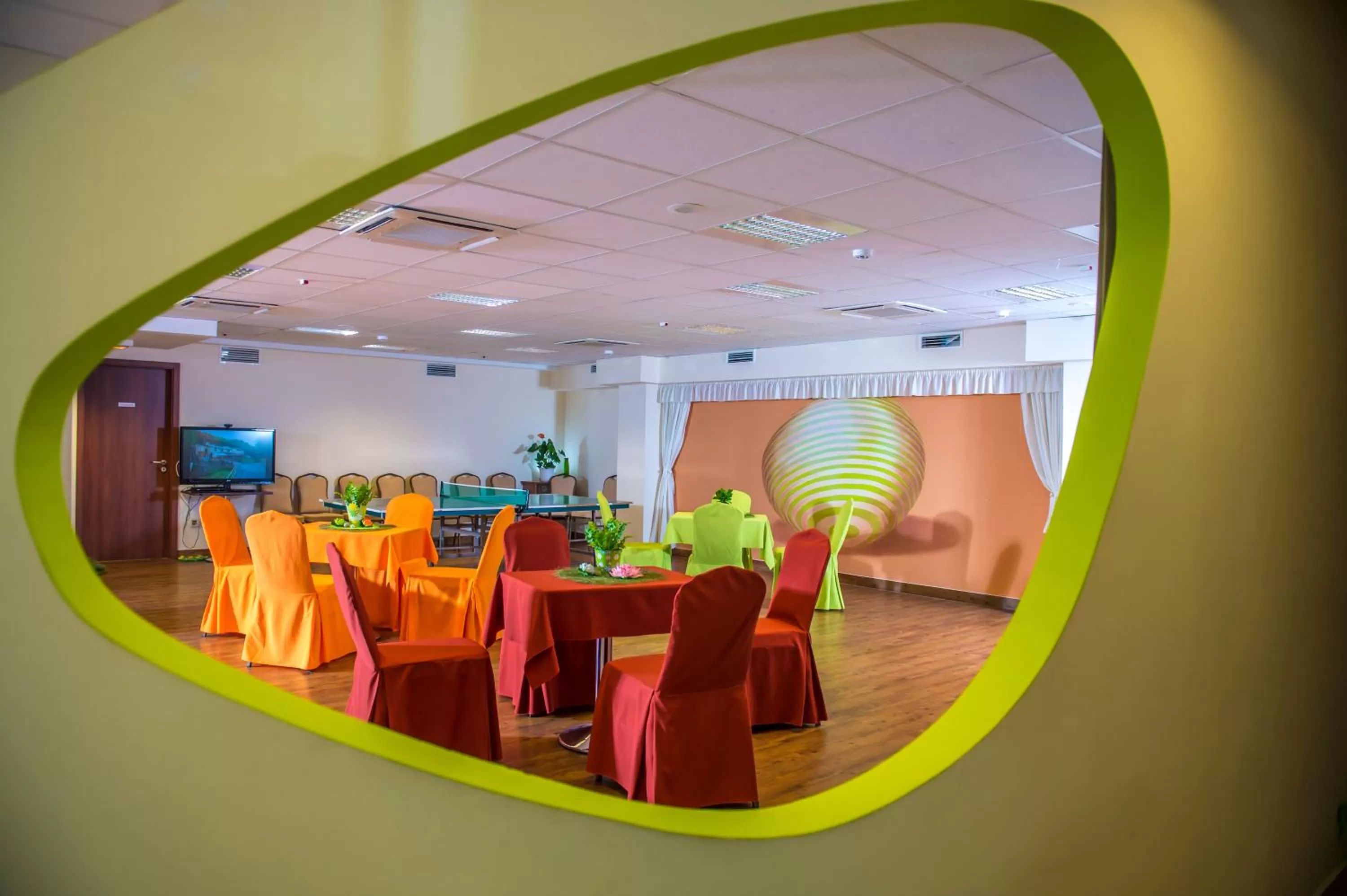 Communal lounge/ TV room in Patak Park Hotel Visegrád