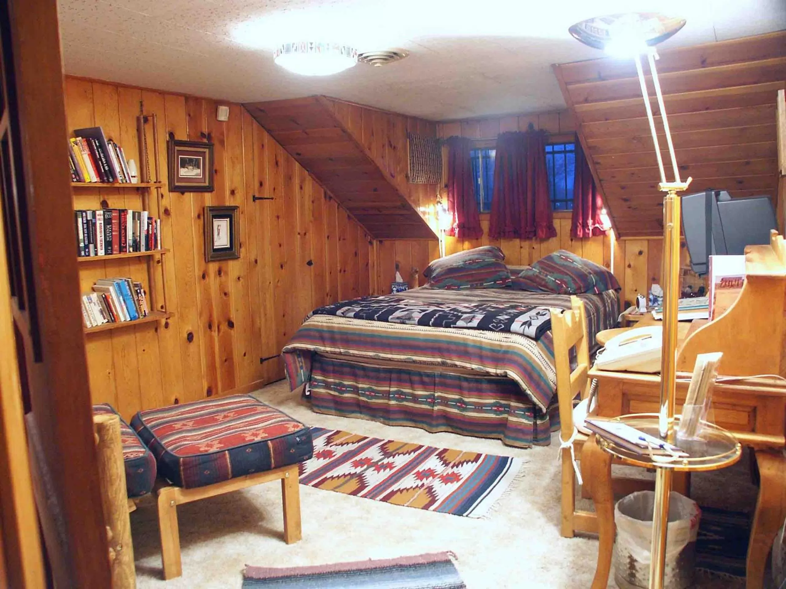 Bed in Inn at Halona