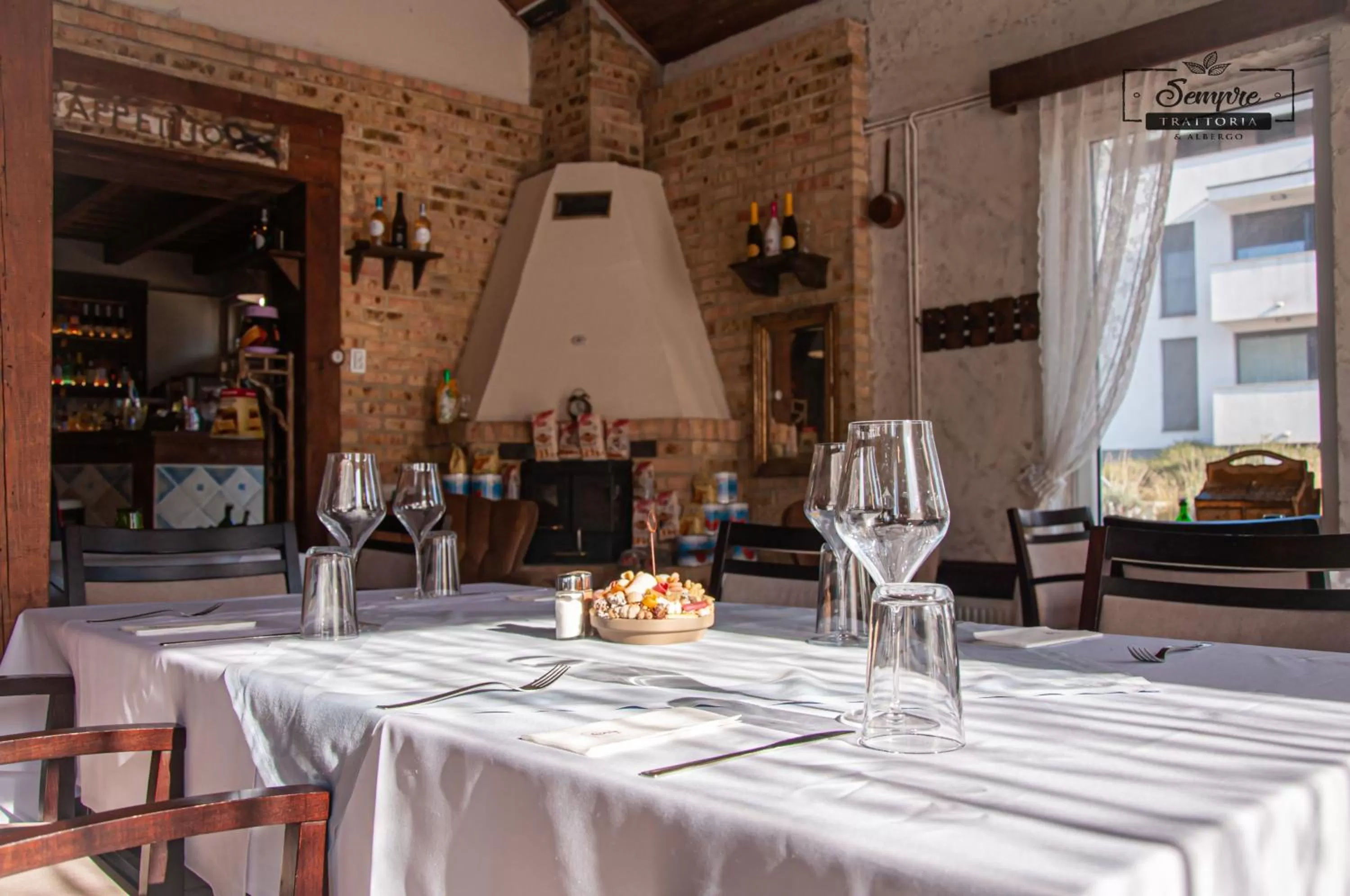 Restaurant/Places to Eat in Sempre Étterem És Panzió