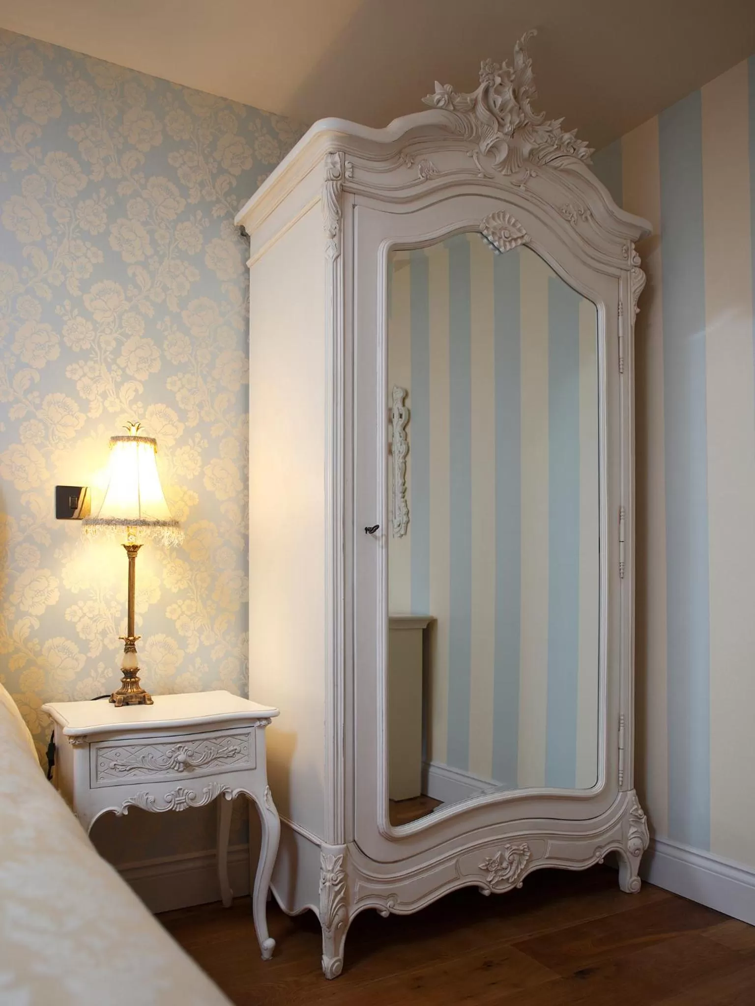 Bedroom, Seating Area in The Broad Leys