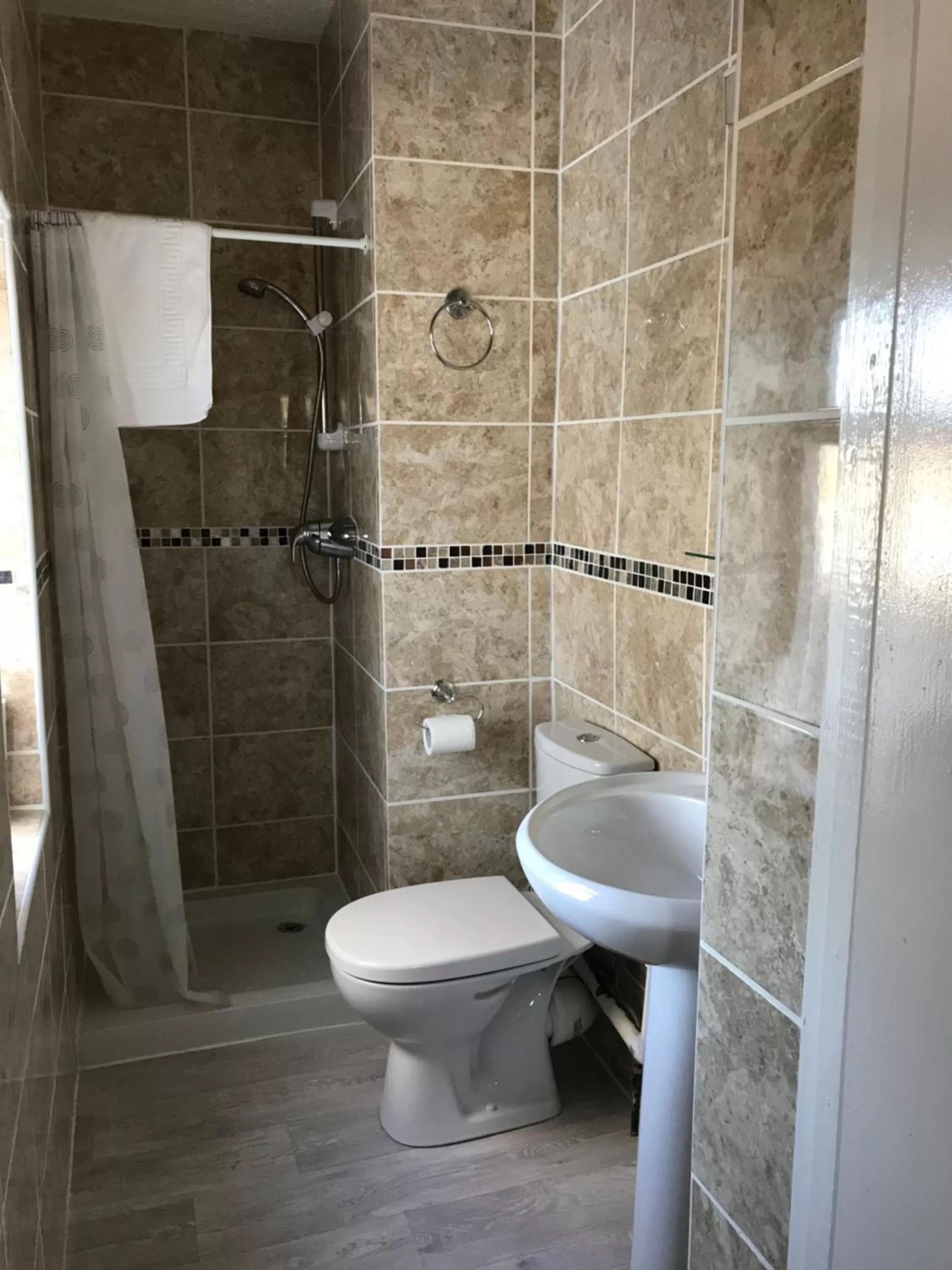 Shower in Glastonbury Hotel