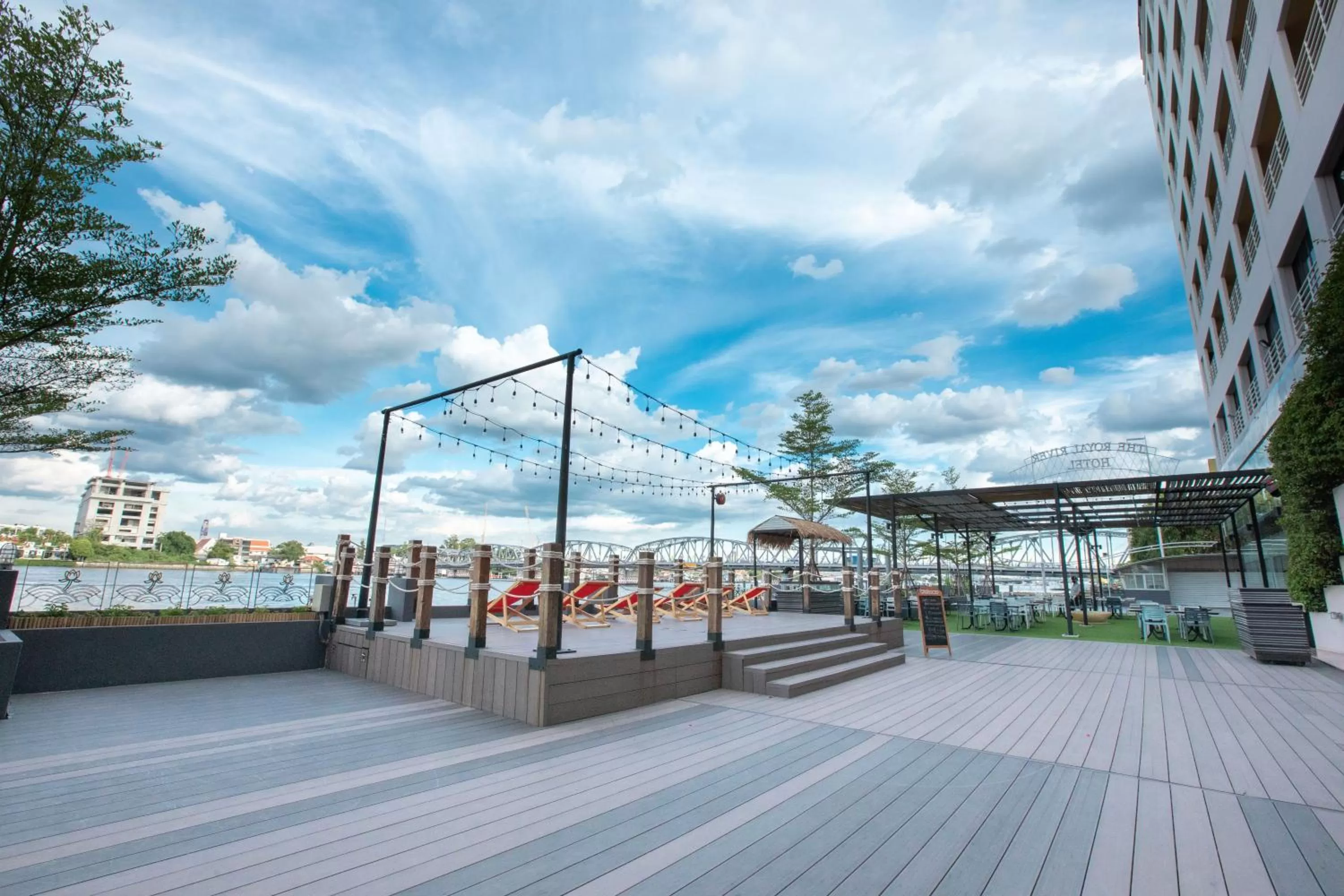 Restaurant/places to eat in The Royal River Hotel