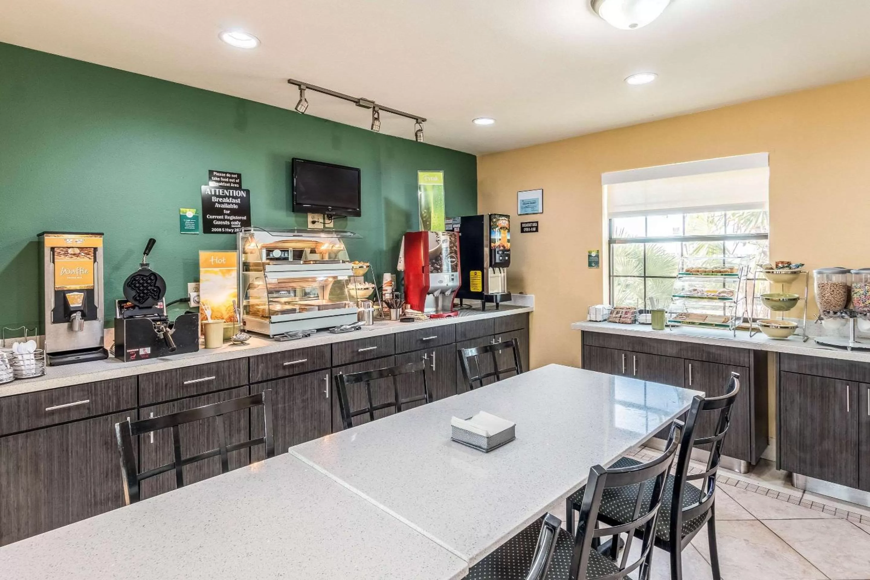 Restaurant/places to eat in Quality Inn Corsicana