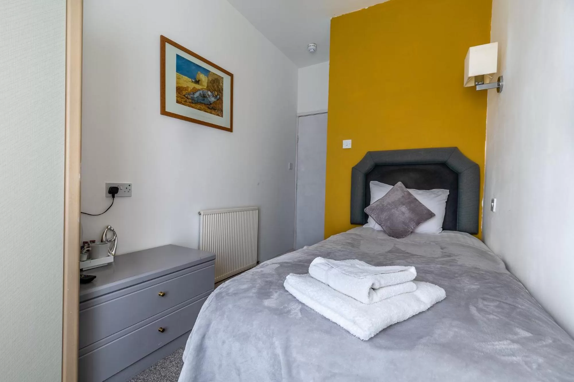 Single Room with Shower - single occupancy in Pier Walk Hotel