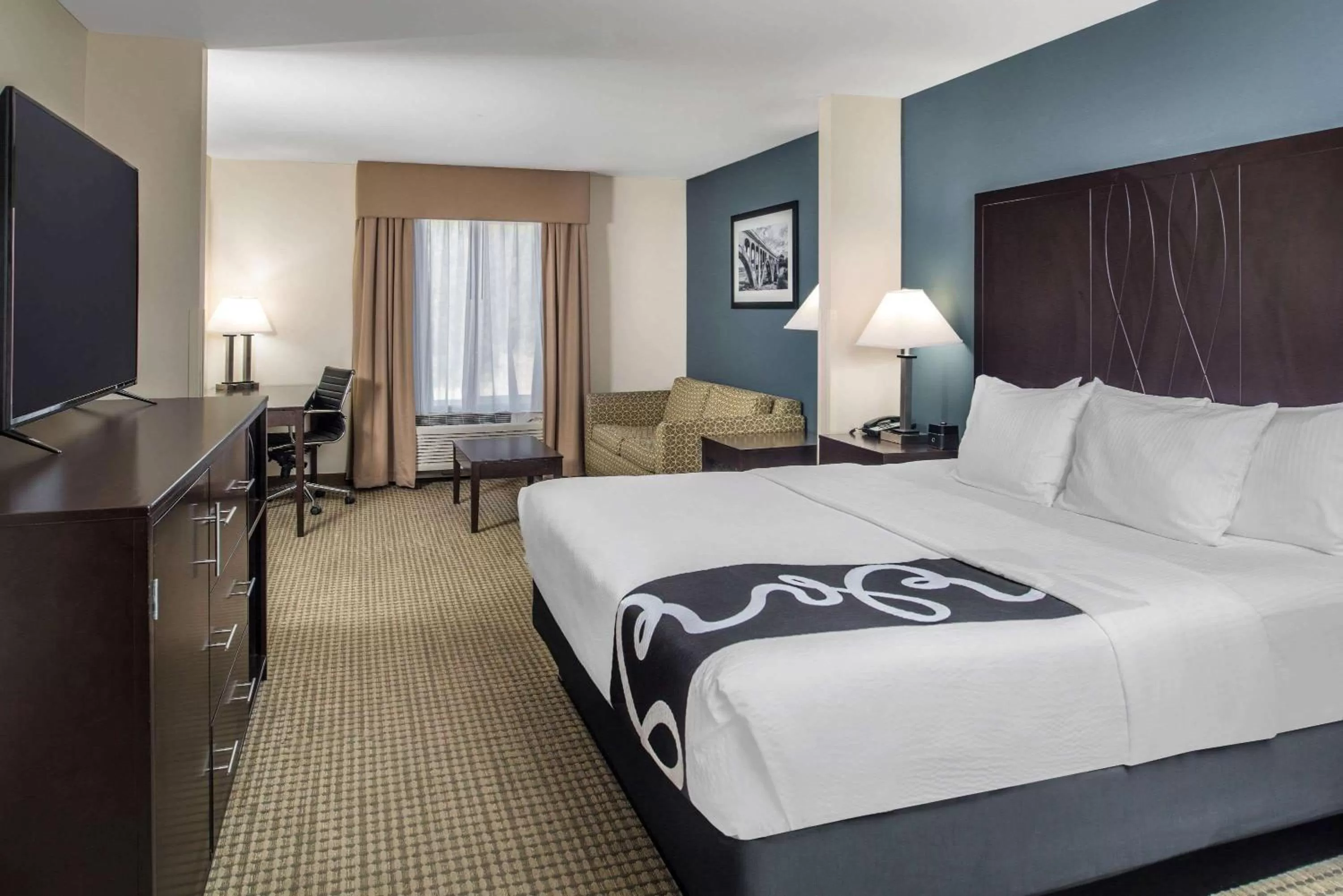 Photo of the whole room, Bed in La Quinta by Wyndham Moscow Pullman