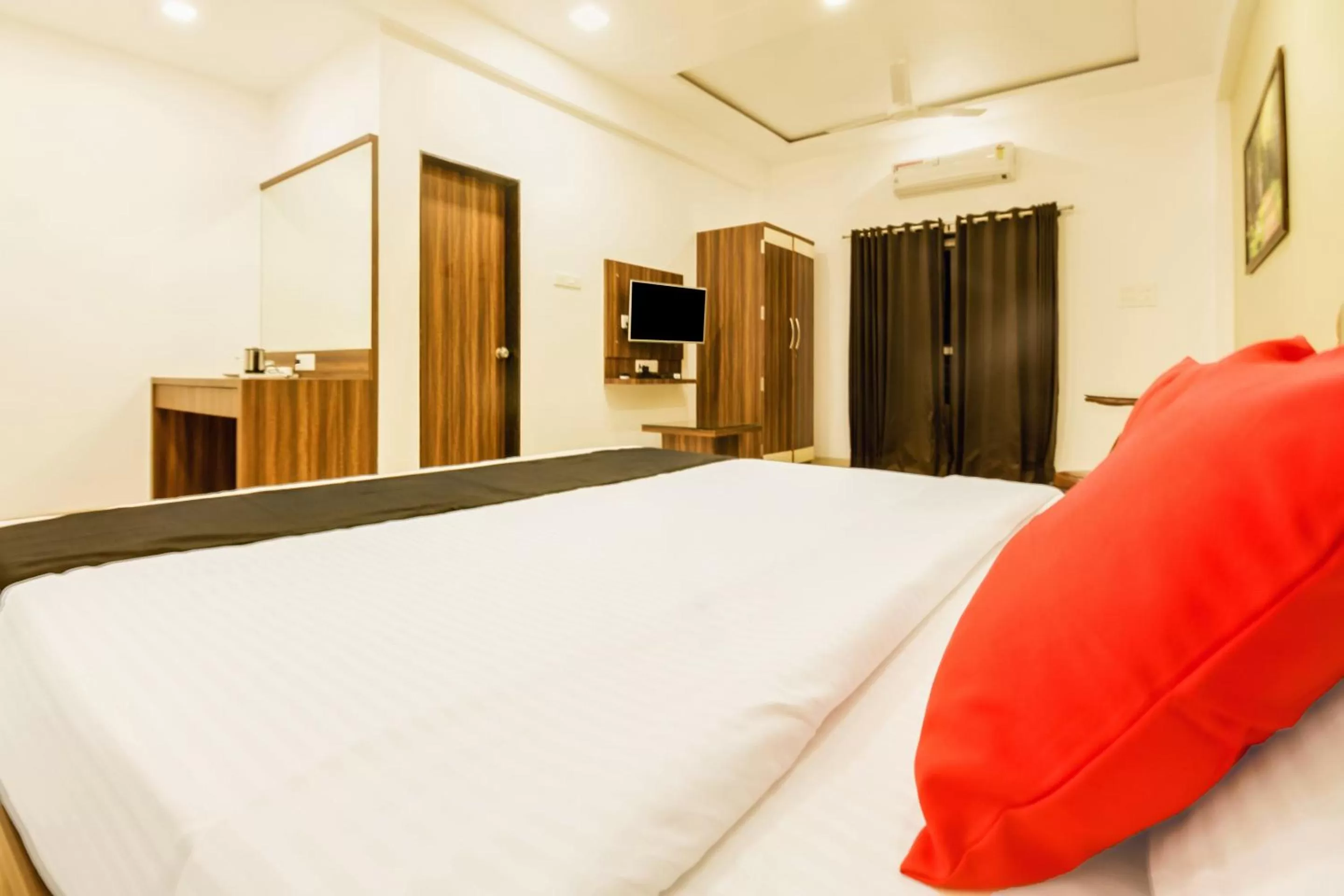 Bedroom, Bed in Hotel Om Inn - Talegaon Dabhade