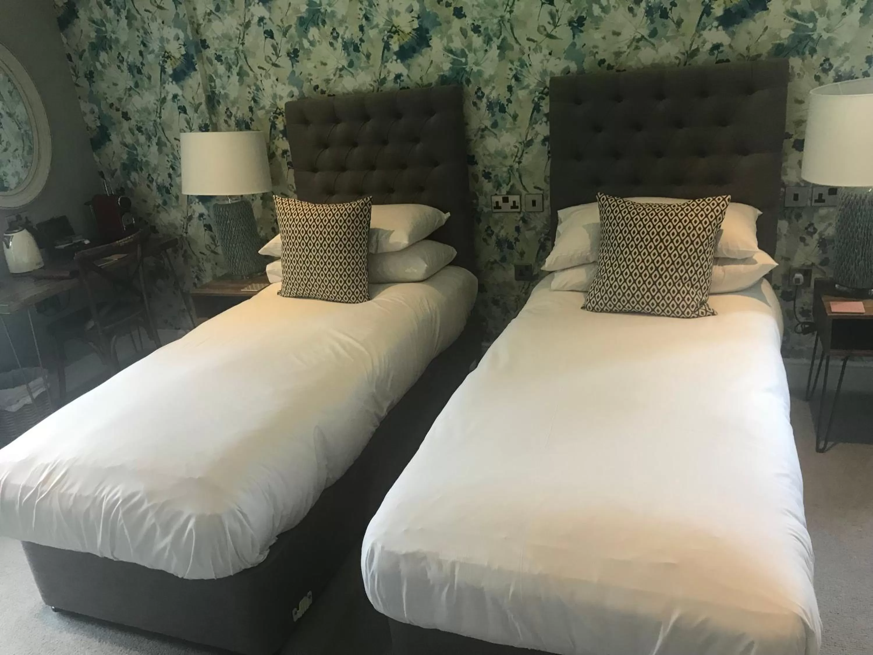 Bedroom, Bed in The Chequers Marlow