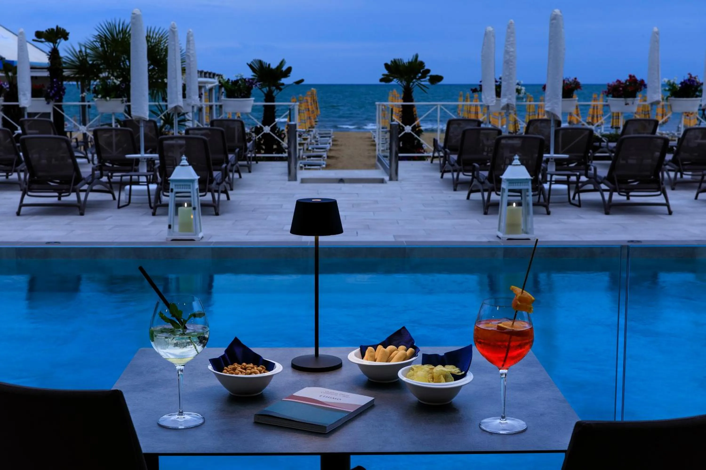 Swimming pool in Hotel Cavalieri Palace & Suites