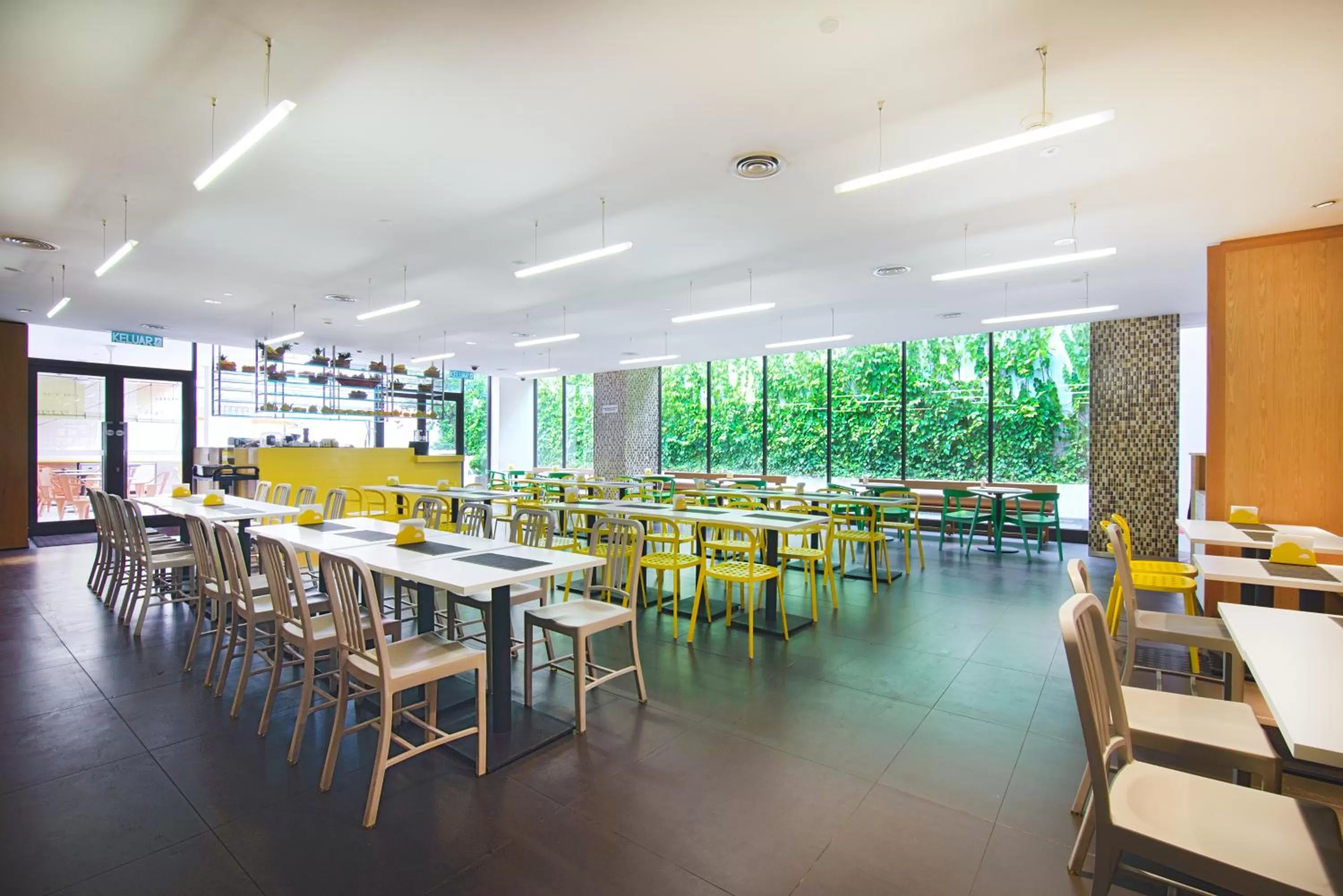 Restaurant/places to eat in MU Hotel