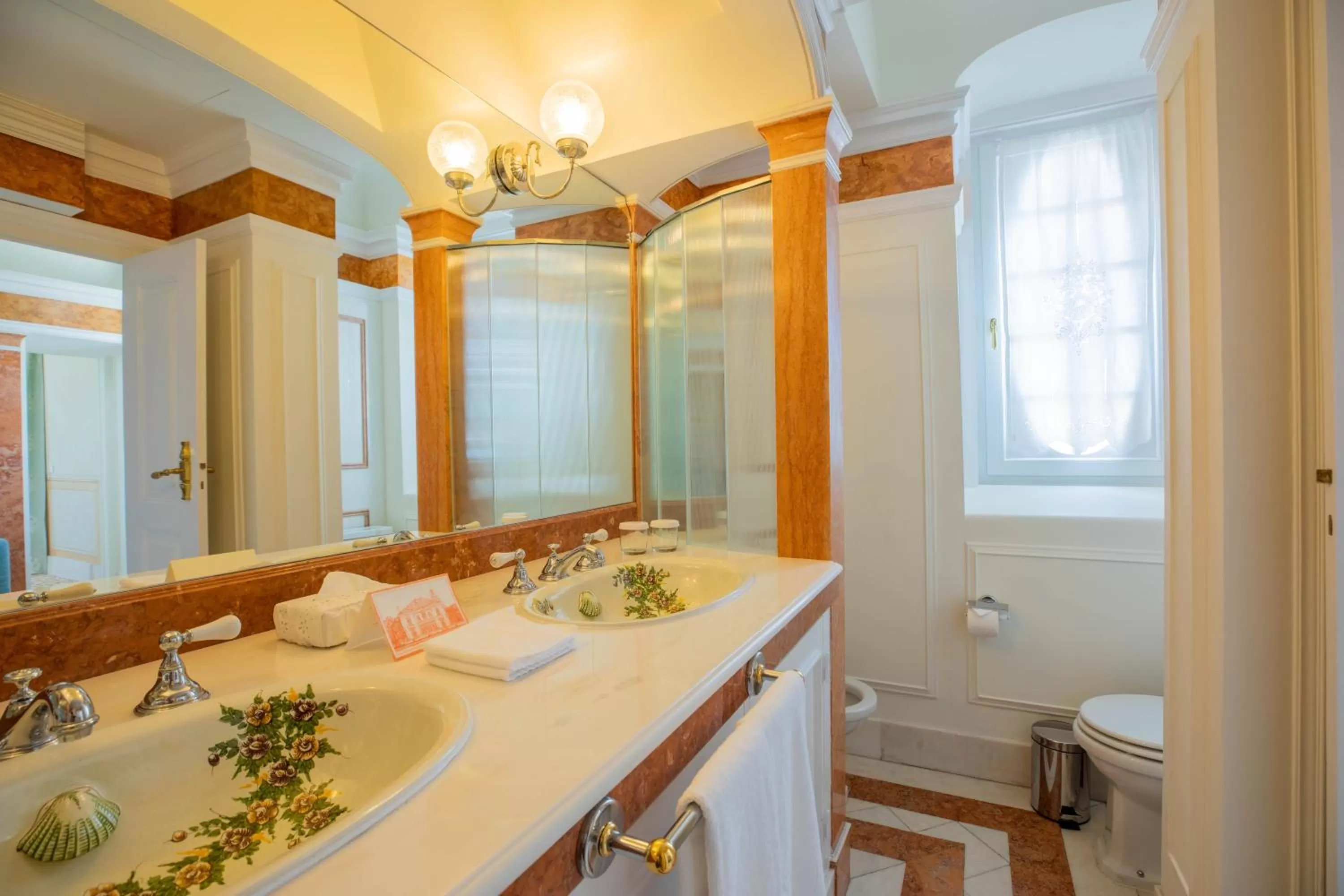 Bathroom in Estoril Vintage Hotel