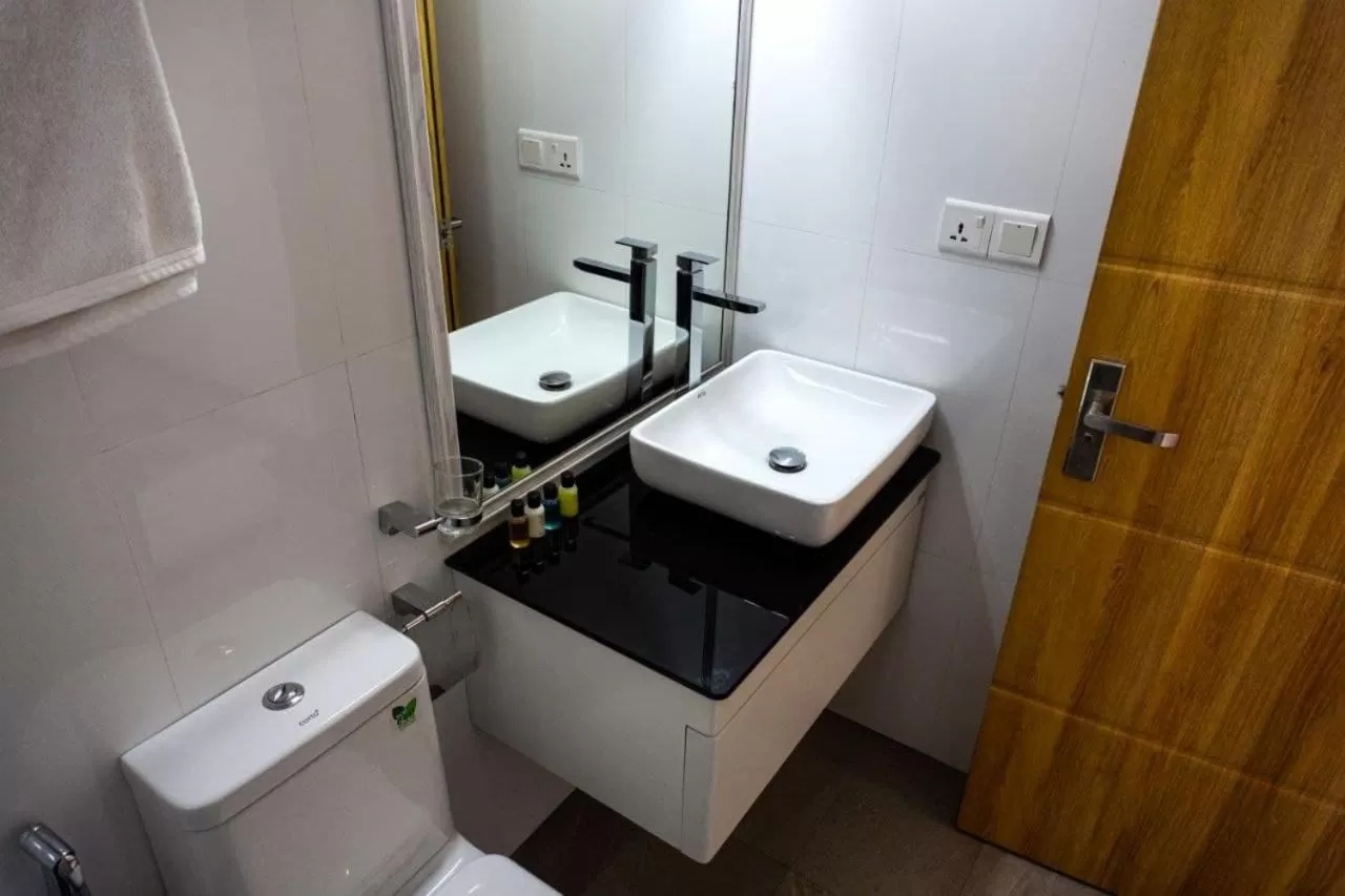 Toilet, Bathroom in Araamview