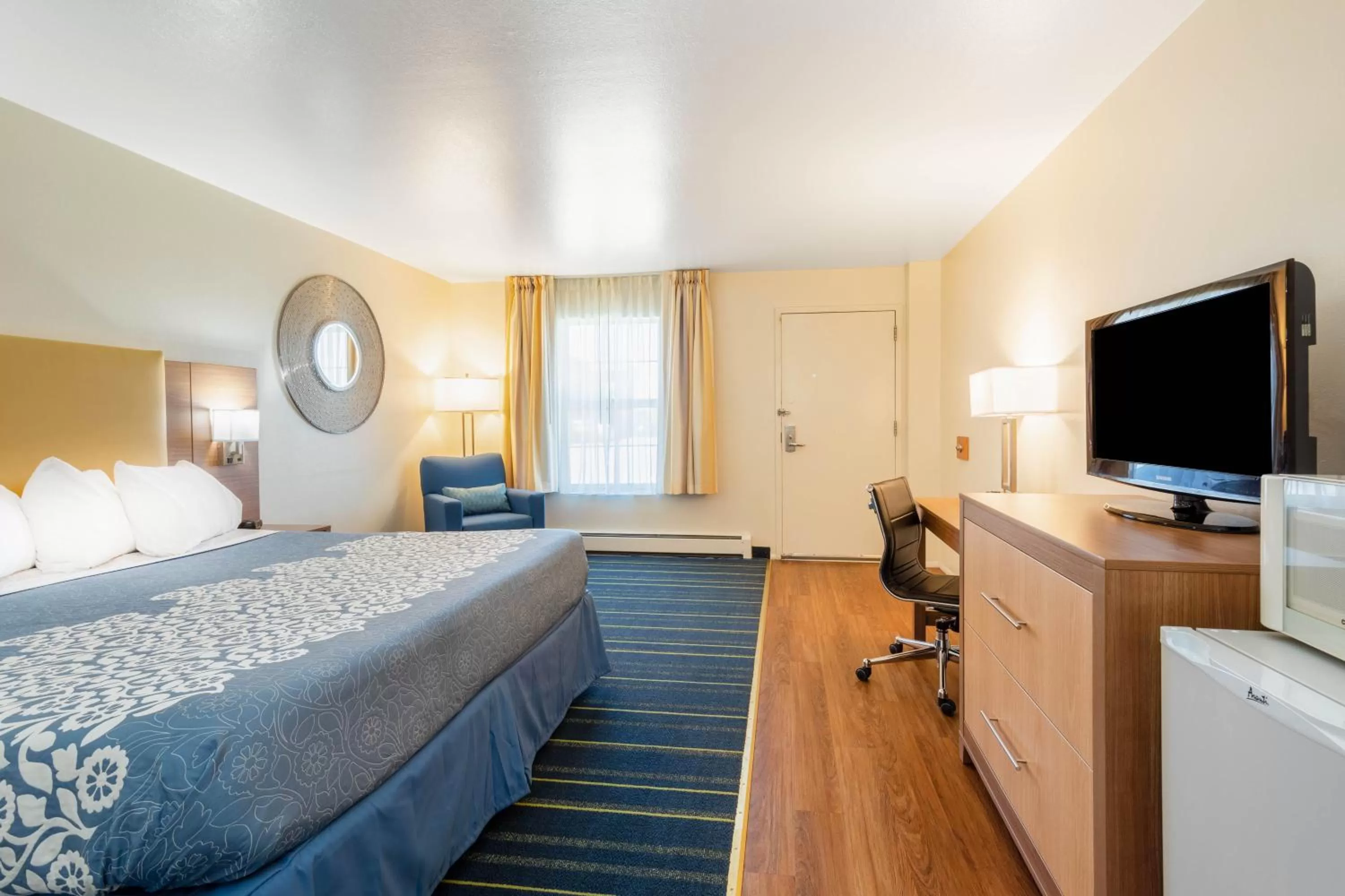 Photo of the whole room, TV/Entertainment Center in Days Inn by Wyndham Durango