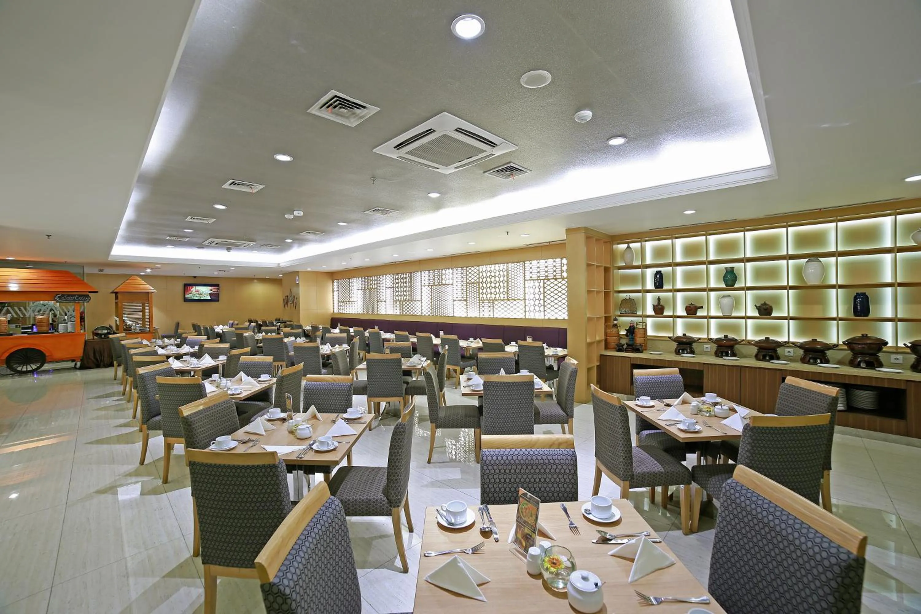 Restaurant/places to eat in All Sedayu Hotel Kelapa Gading