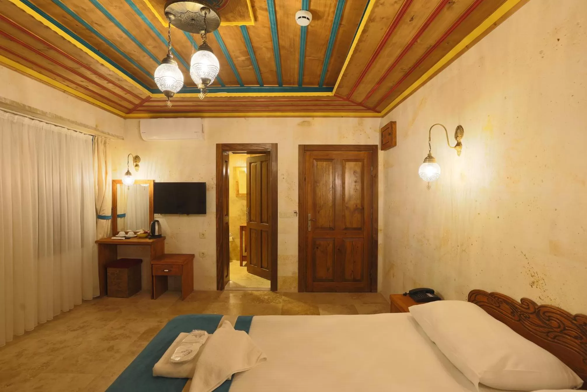 Massage, Bed in Balloon View Hotel