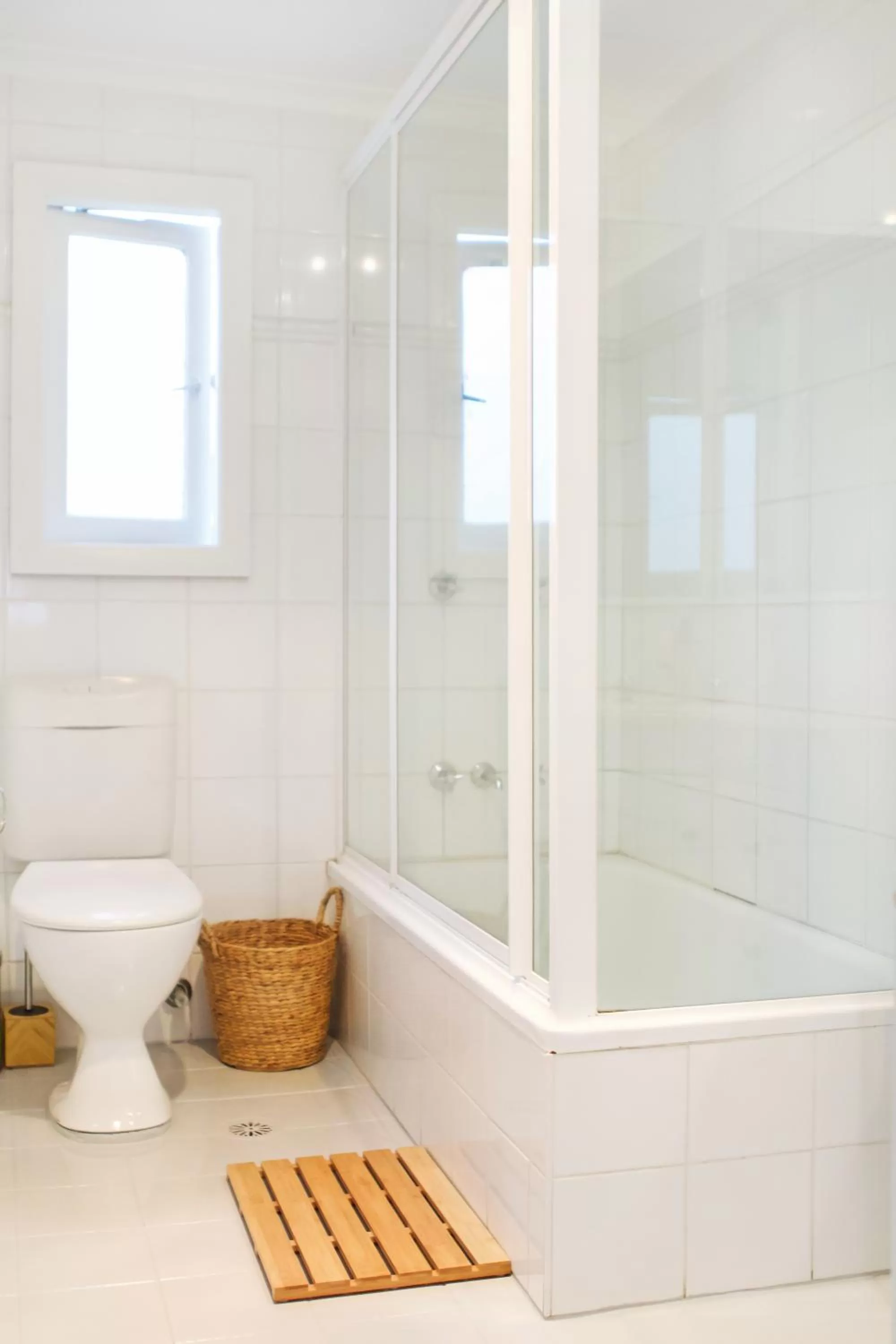 Toilet in Robertson Public House and Kitchen