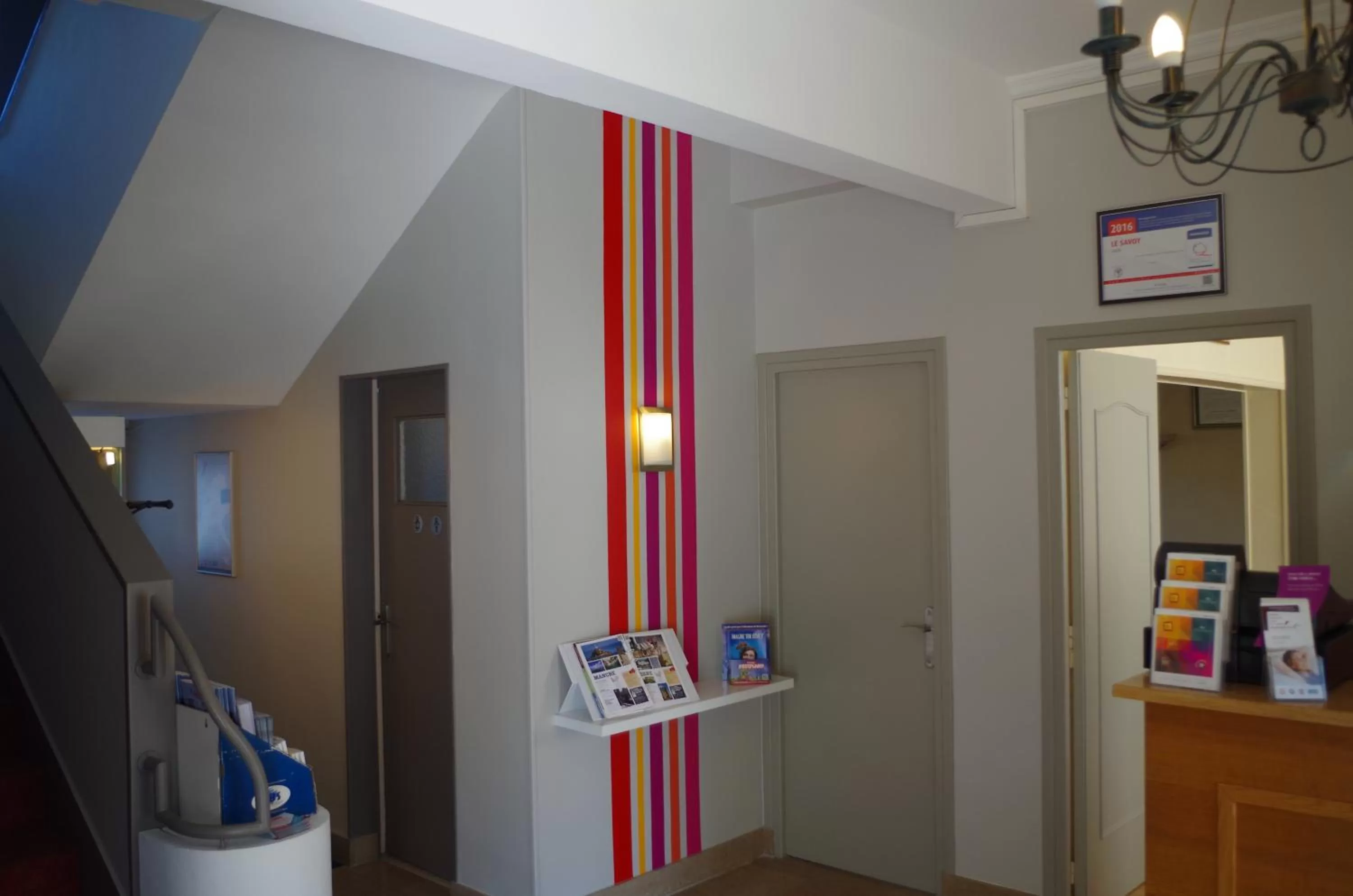 Lobby or reception in The Originals City, Hôtel Le Savoy, Caen