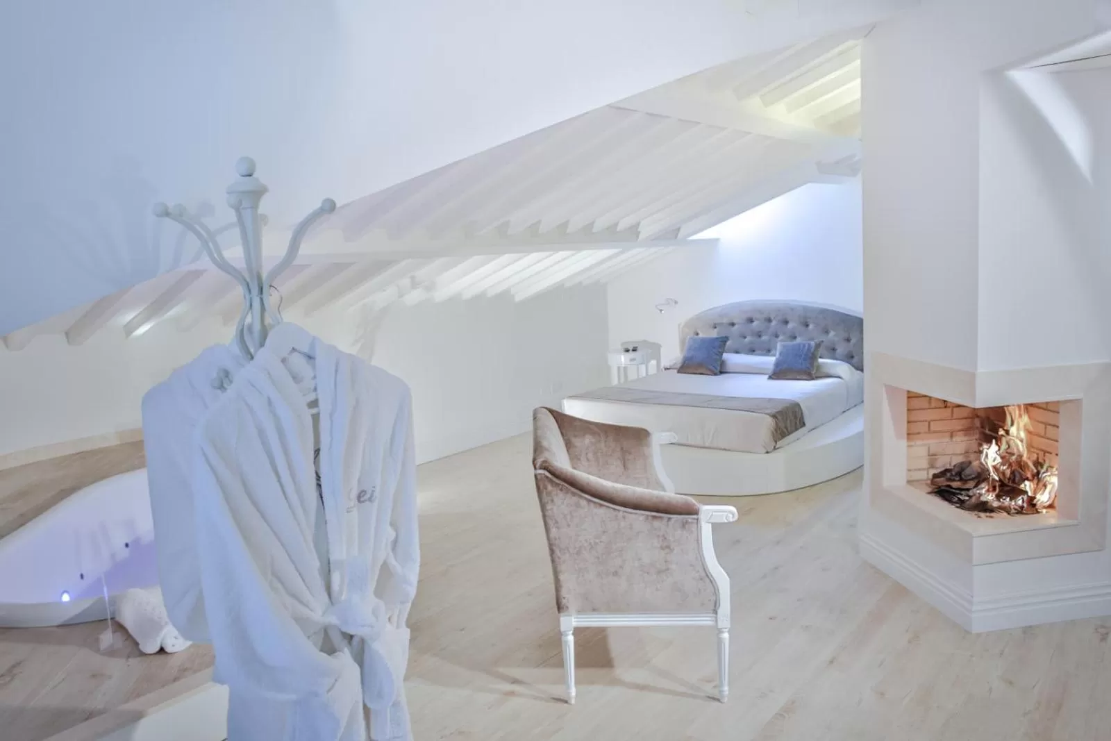 Bed in VILLA LIBERTY Boutique Hotel - Borgo Capitano Collection