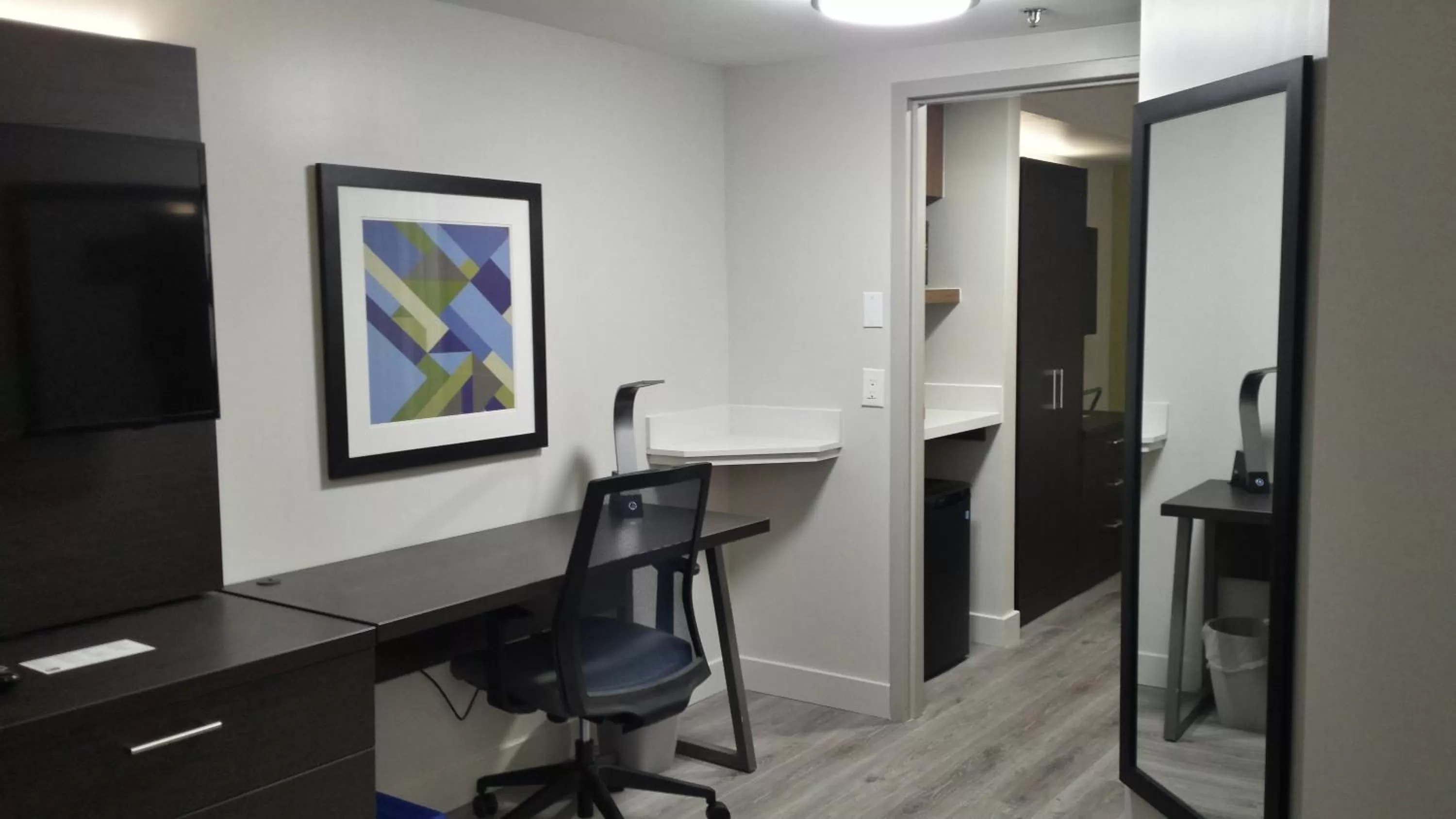 Photo of the whole room in Holiday Inn Express & Suites Mississauga-Toronto Southwest by IHG