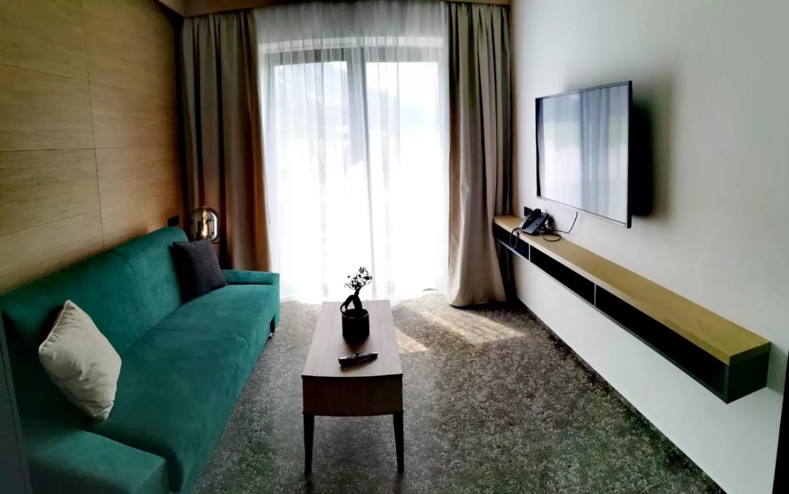 TV and multimedia, Seating Area in Hotel Maralák