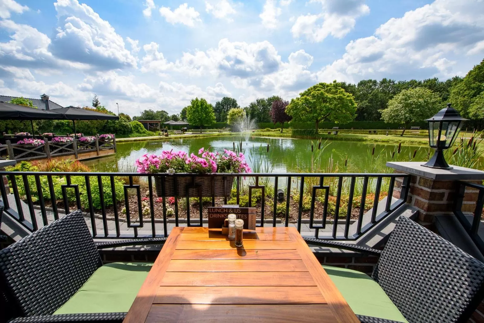 Restaurant/places to eat in Maashof