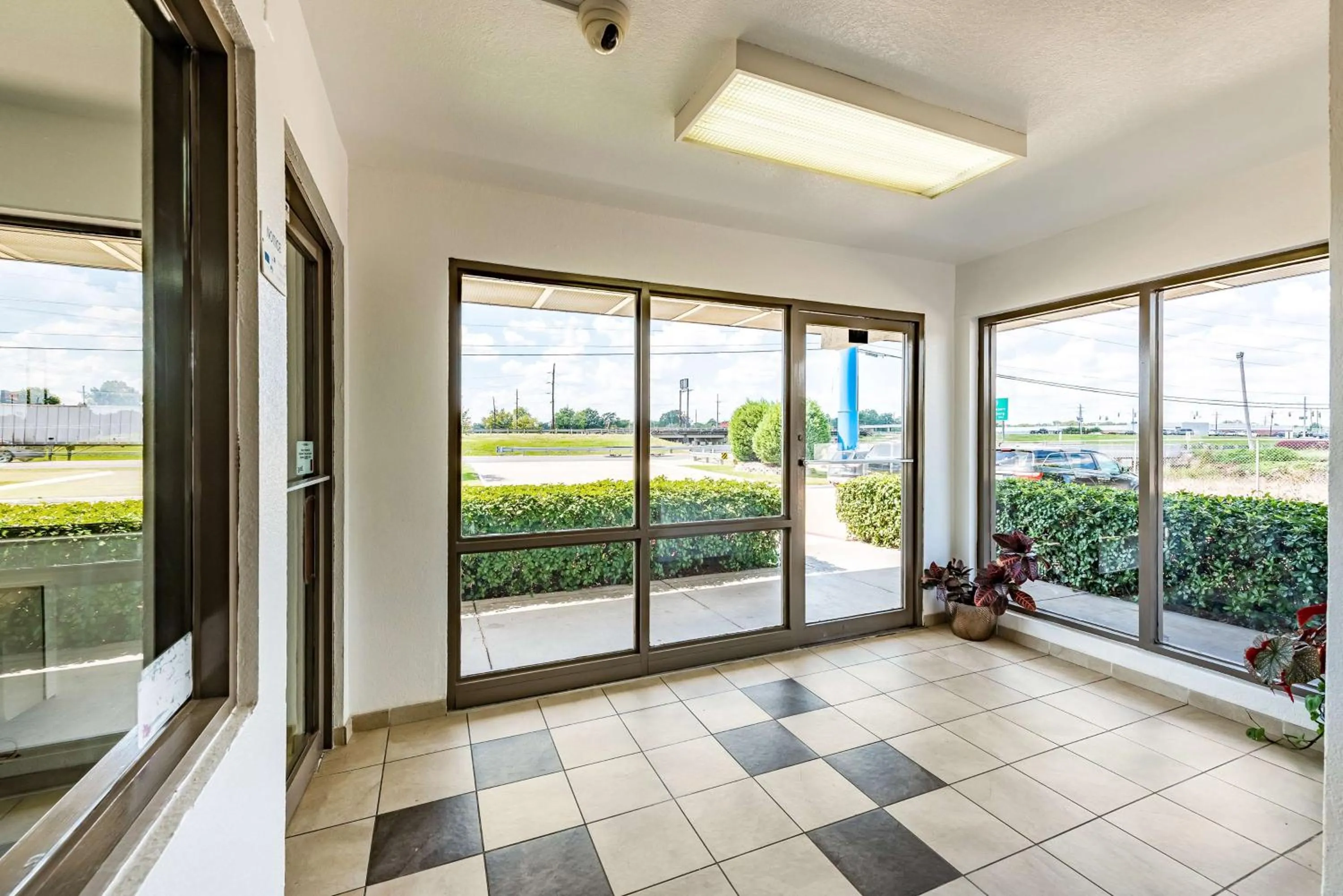 Lobby or reception in Studio 6-Monroe, LA - Hwy 165