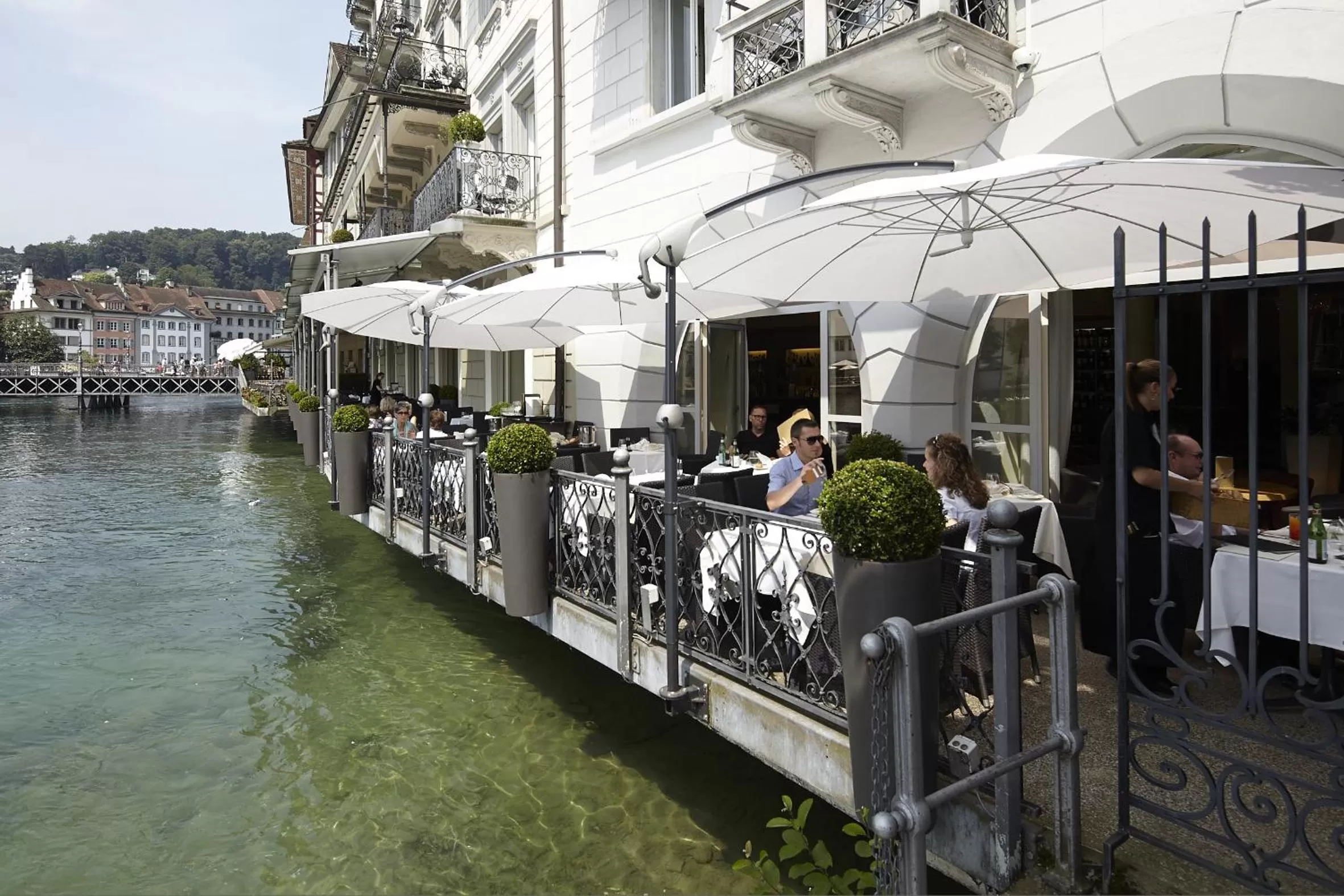 Restaurant/places to eat in Hotel des Balances