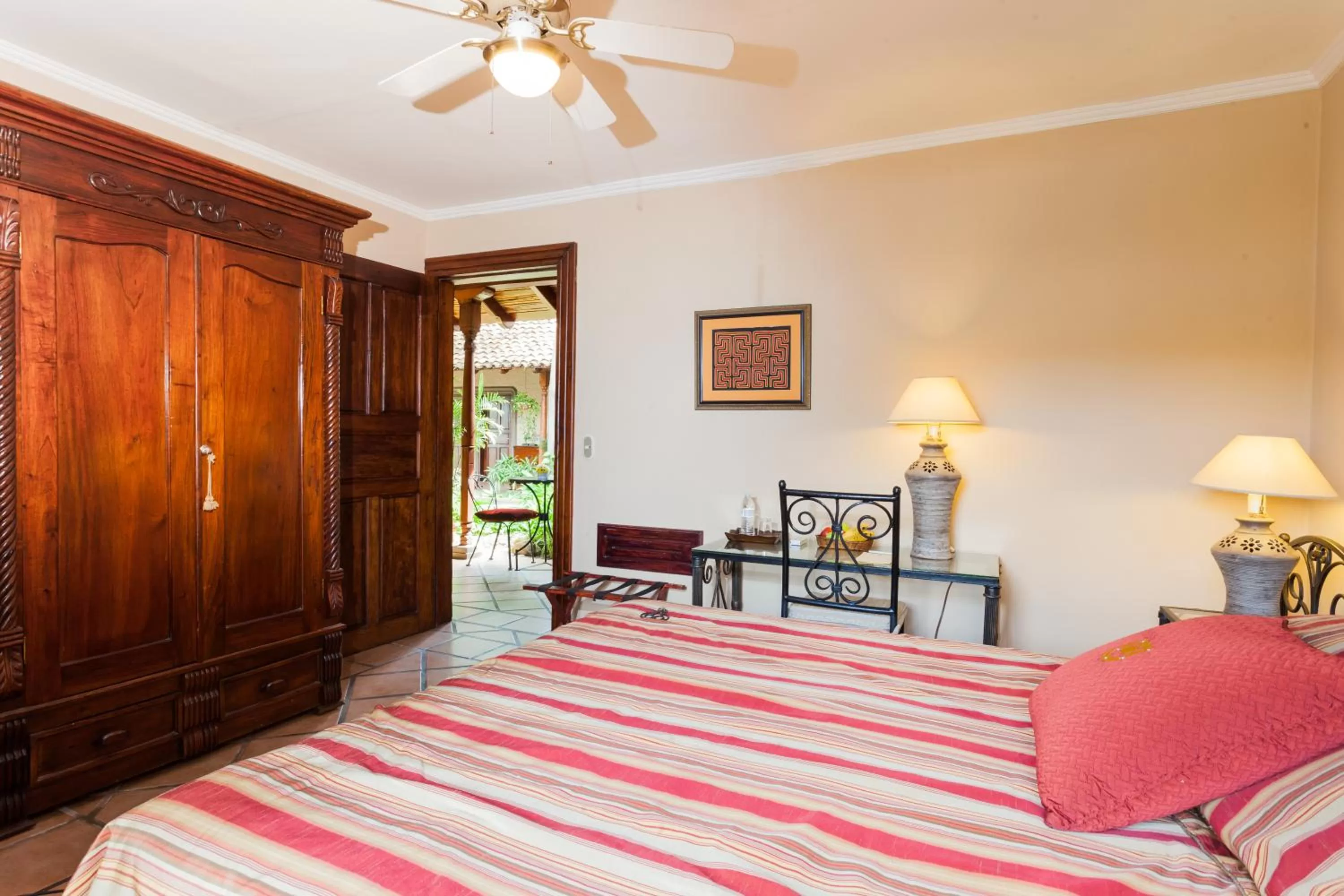 Bedroom, Bed in Hotel Los Robles, Managua, Nicaragua