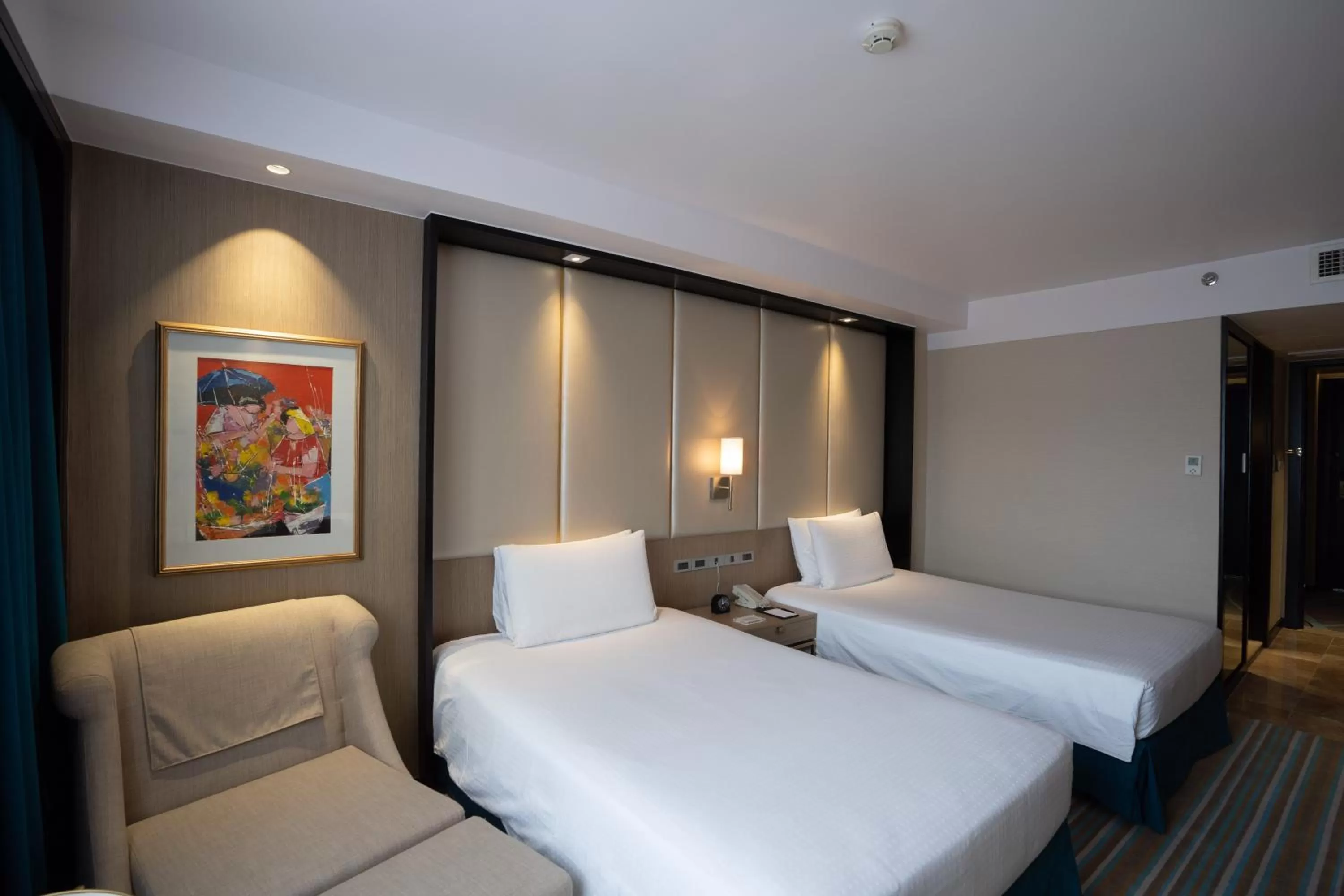 Photo of the whole room, Bed in Marco Polo Plaza Cebu
