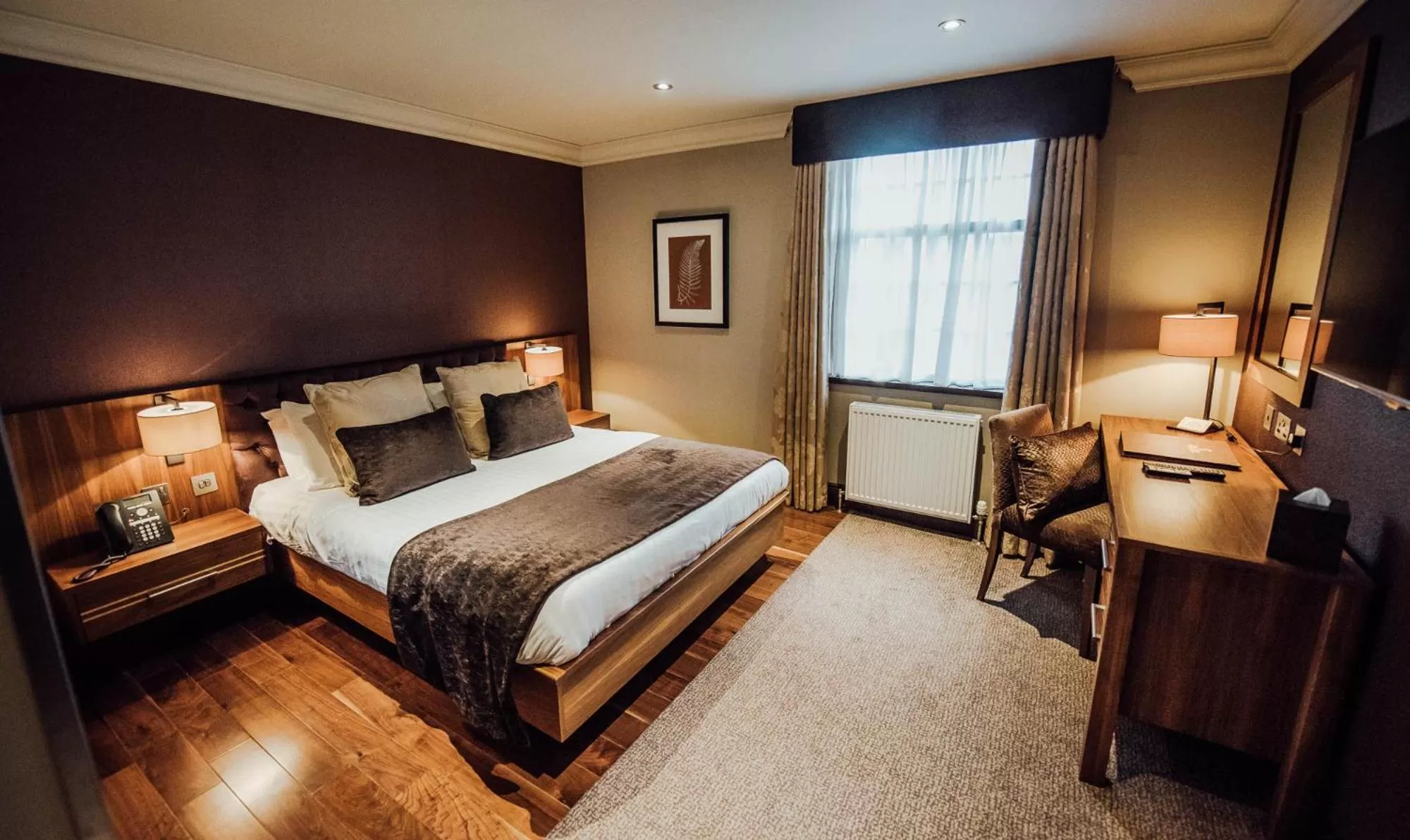 Bedroom, Bed in Busby Hotel