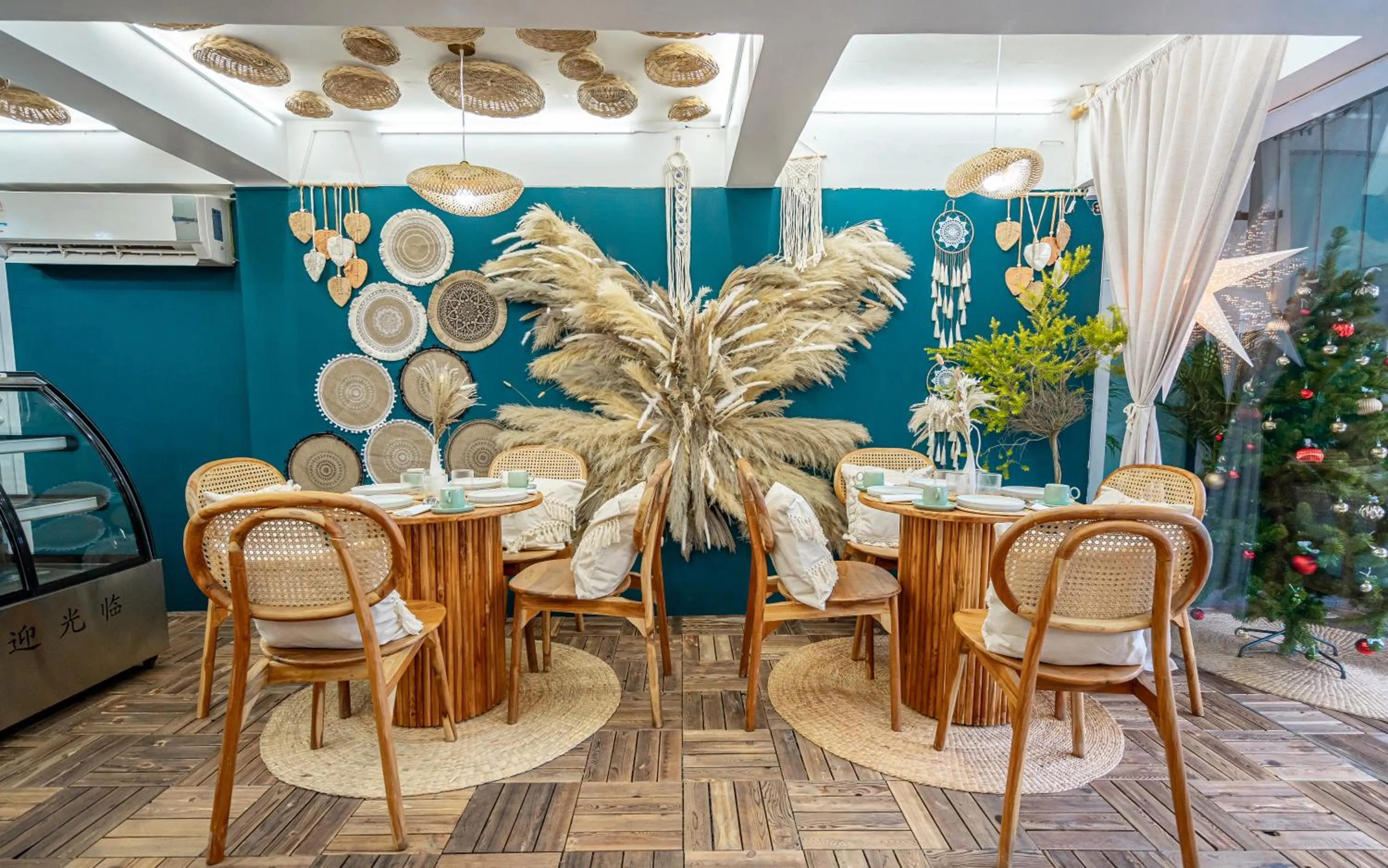 Restaurant/places to eat in The Color Kata