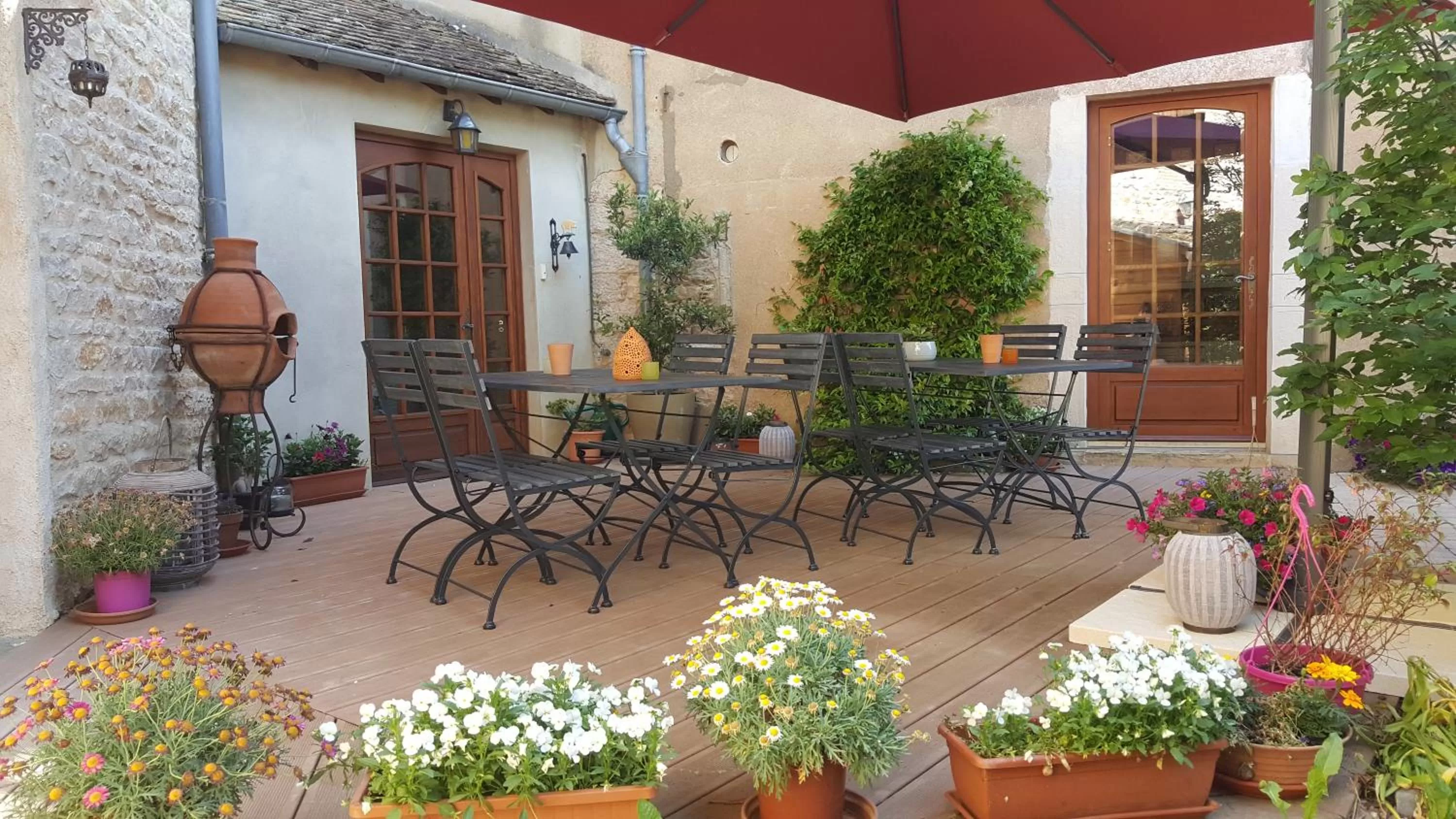 Property building in B&B Des Histoires d'Anges - Côté Jardin - Accueil Vélo