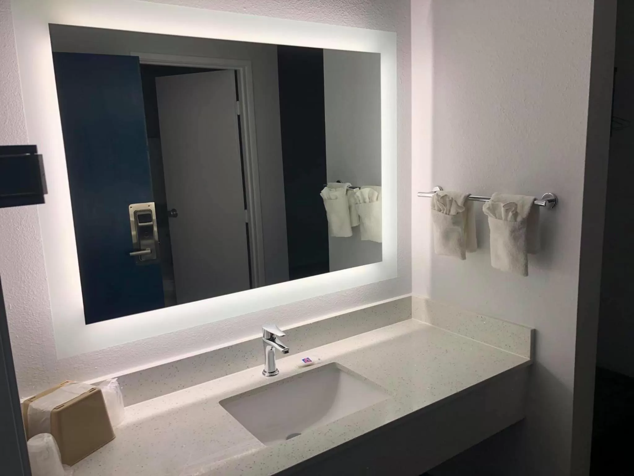 Bathroom in Motel 6 Tulsa, Ok - Central