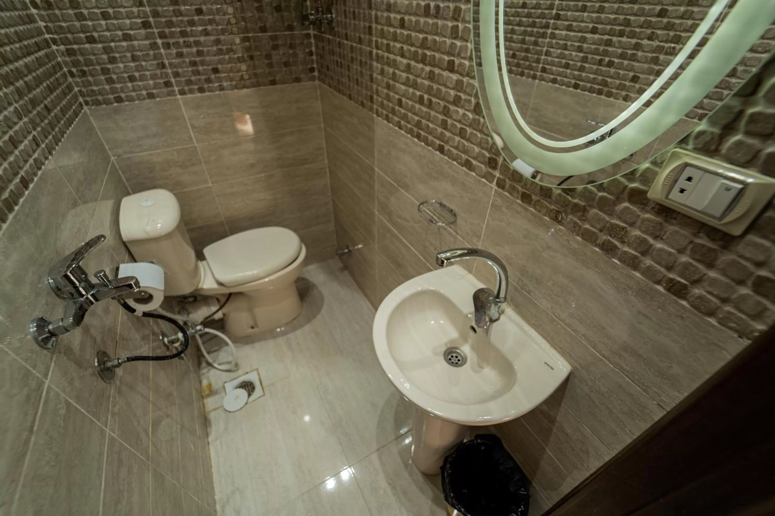 Bathroom in Gardenia Inn Hotel