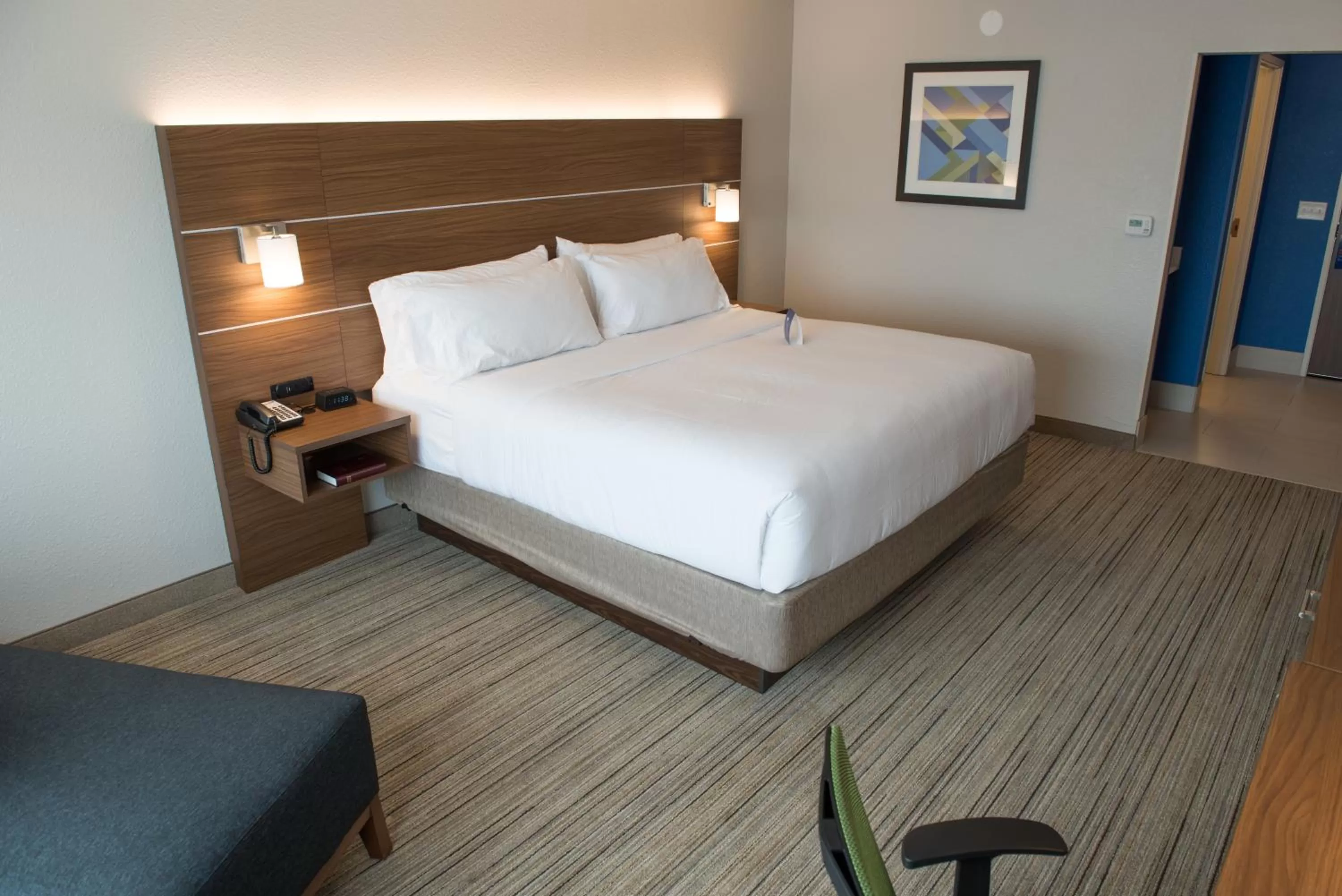Bed in Holiday Inn Express & Suites - Merrillville by IHG