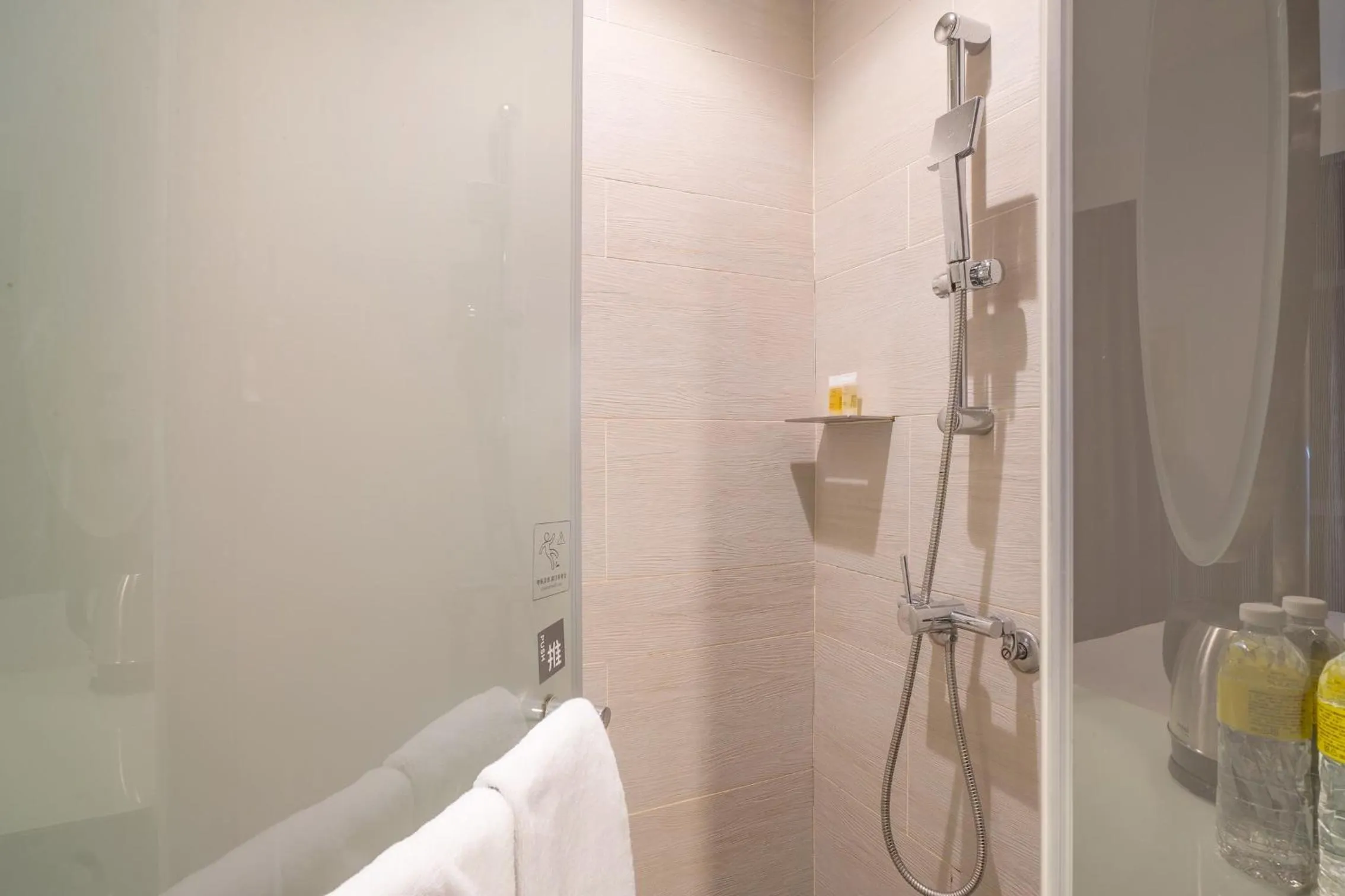 Shower in CHECK inn Taipei Xinyi