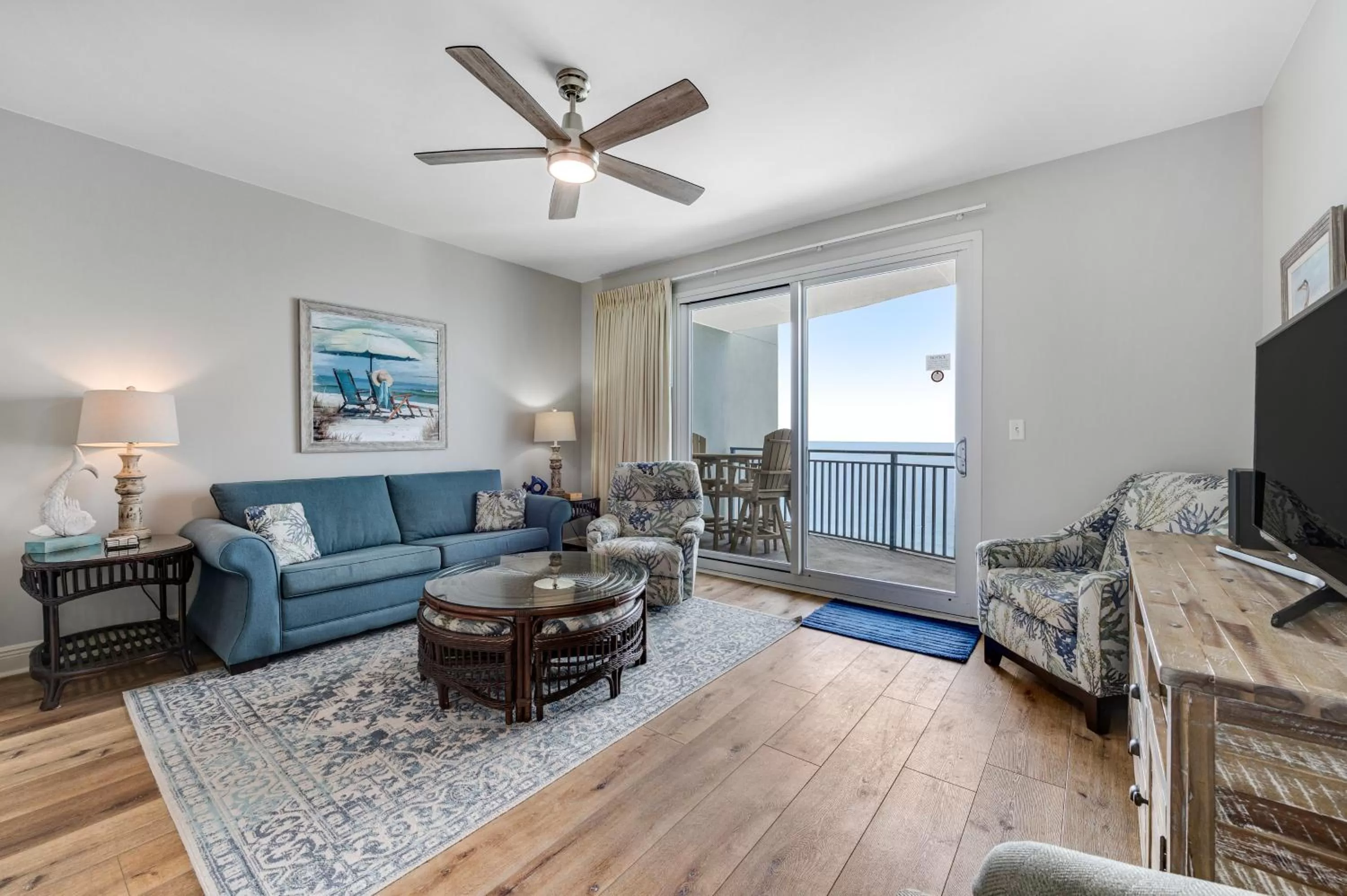 Seating Area in Sterling Breeze 2003