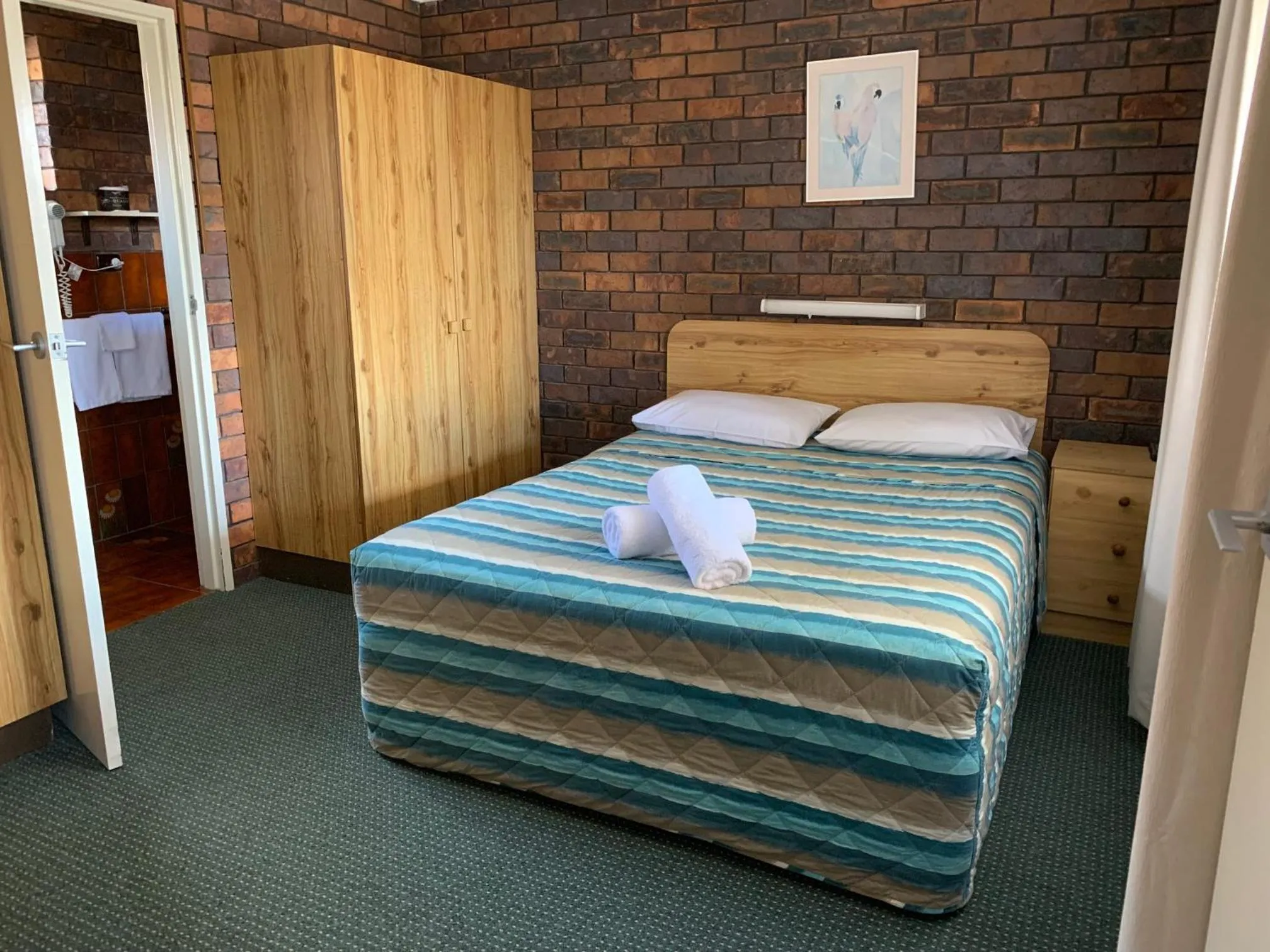Bed in Bridge Street Motor Inn