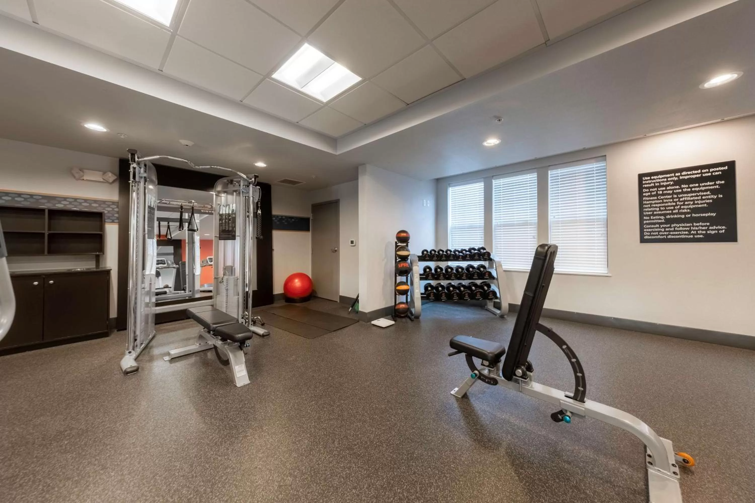 Fitness centre/facilities in Hampton Inn & Suites DuPont