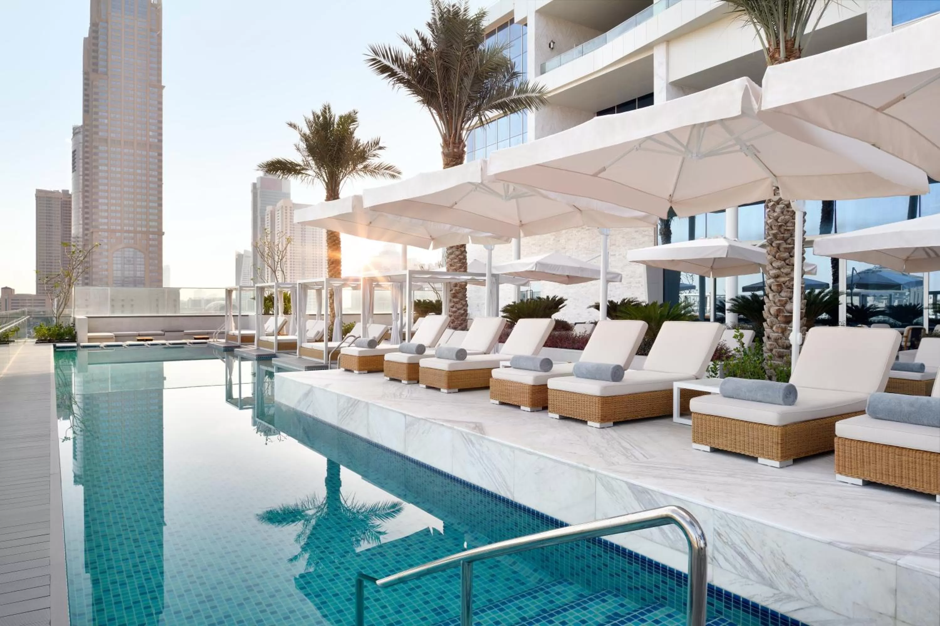 Swimming pool in Grand Plaza Mövenpick Media City