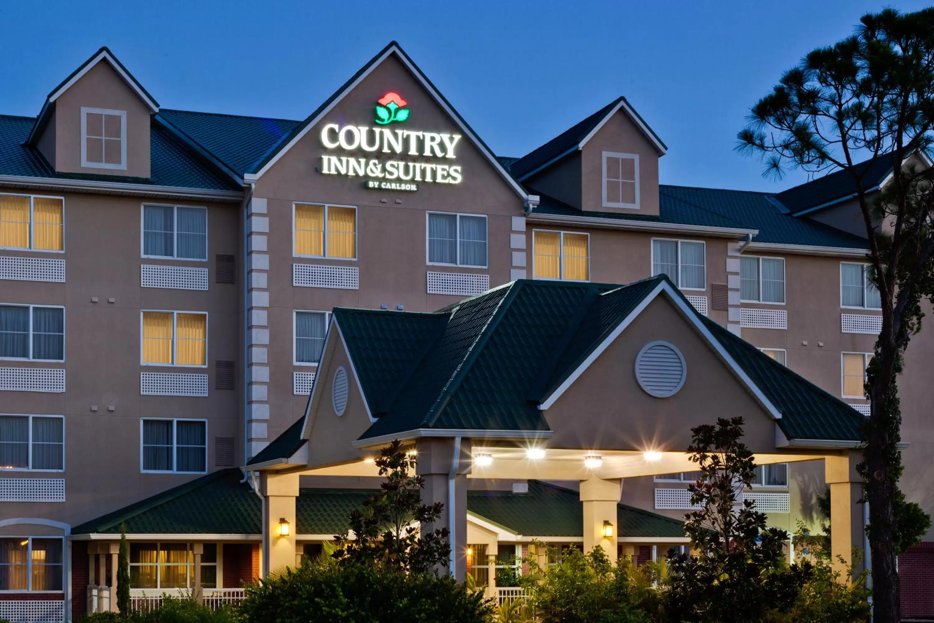 Facade/entrance in Country Inn & Suites by Radisson, Port Charlotte, FL