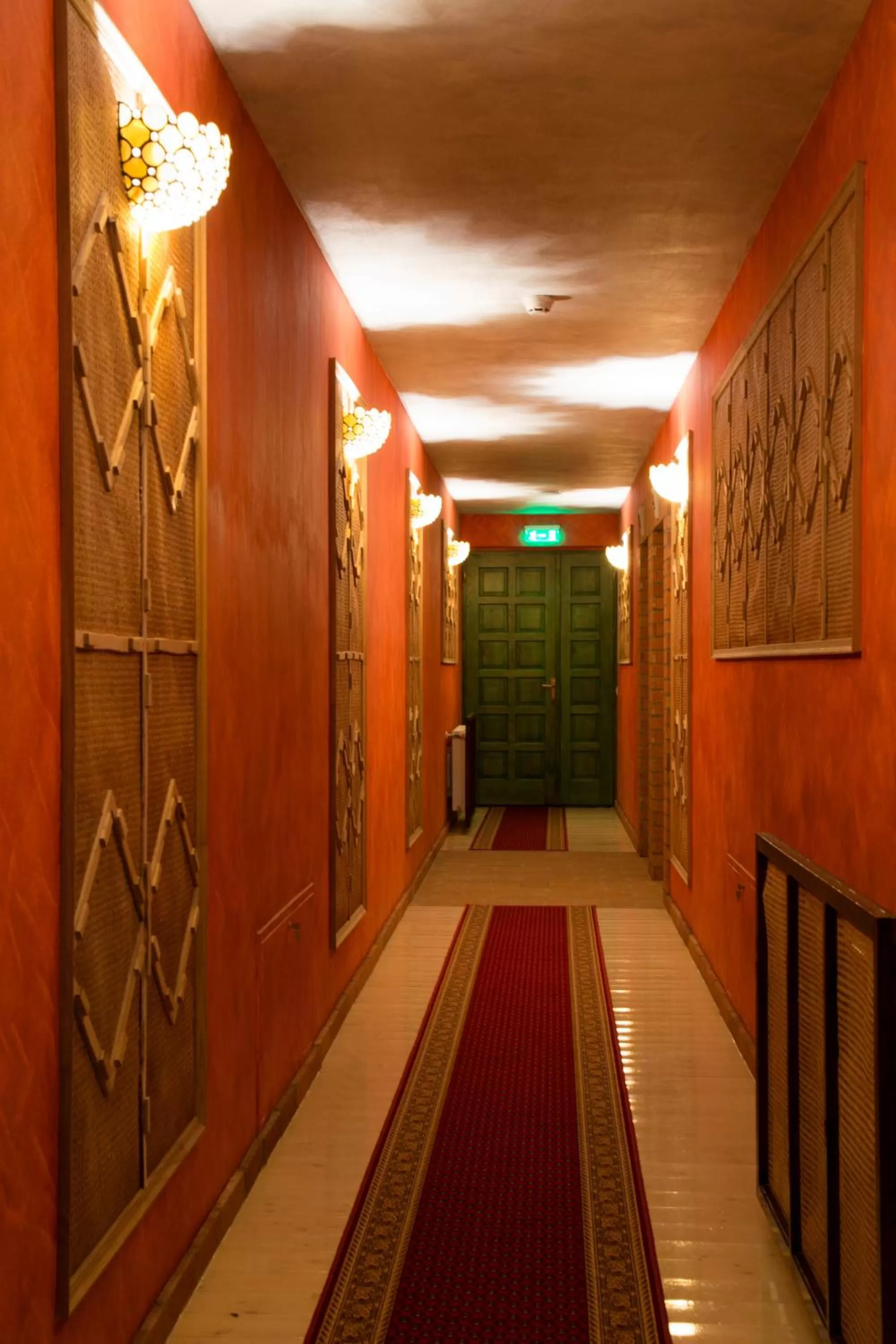 Area and facilities in Country Court