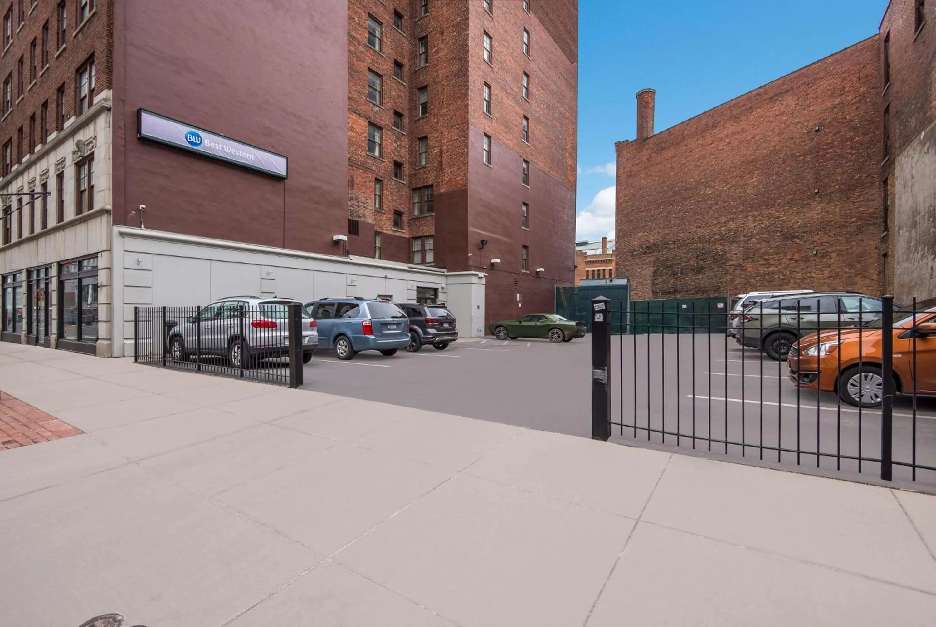 Property building in Best Western Syracuse Downtown Hotel and Suites